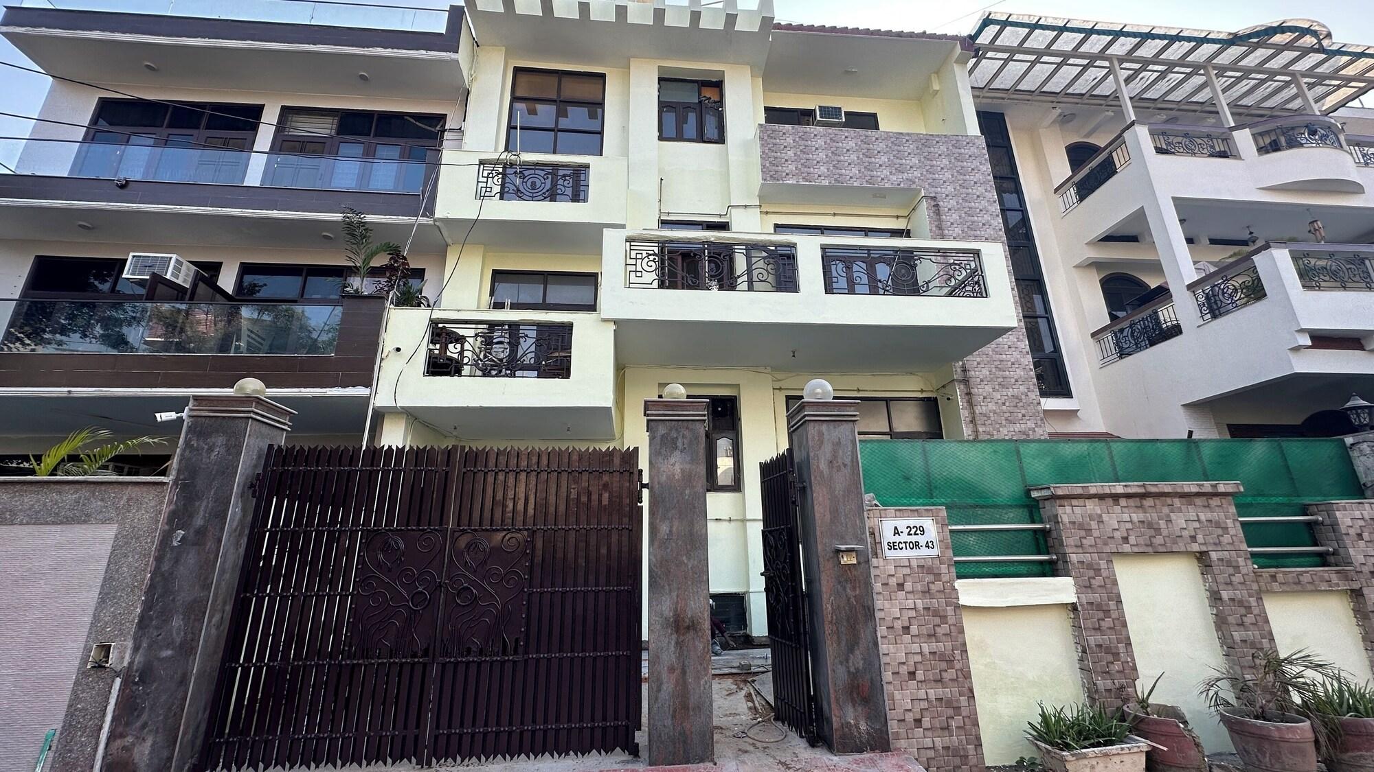 Varios Hotel Ashray Noida