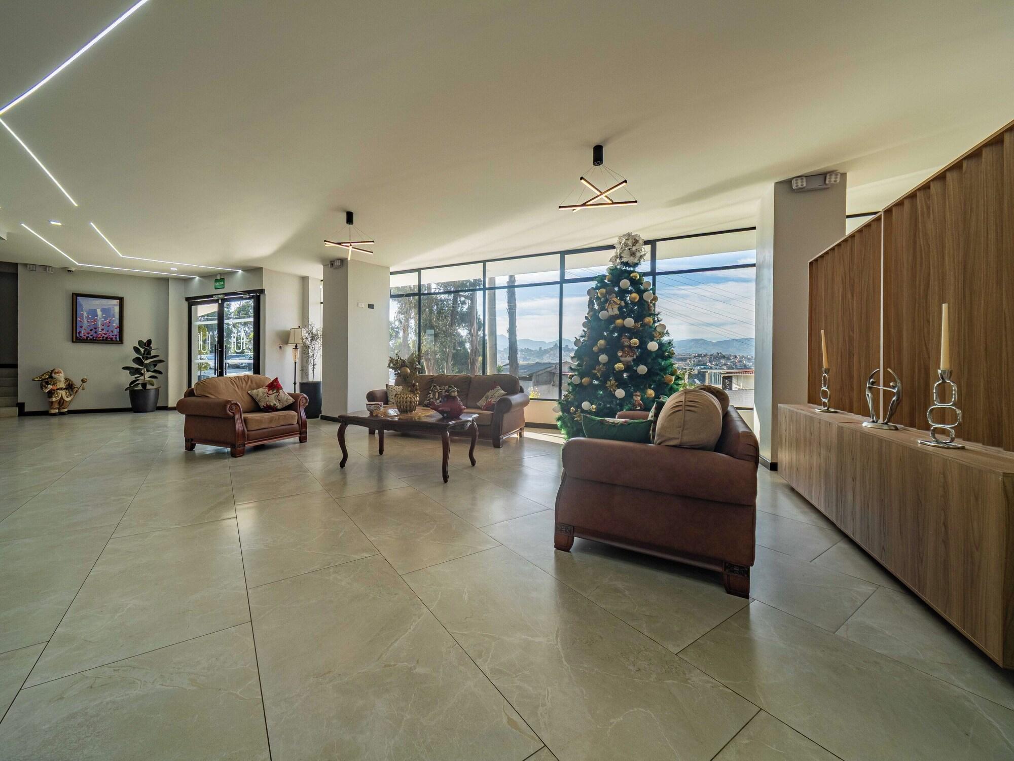 Vista Lobby Universitario Hotel