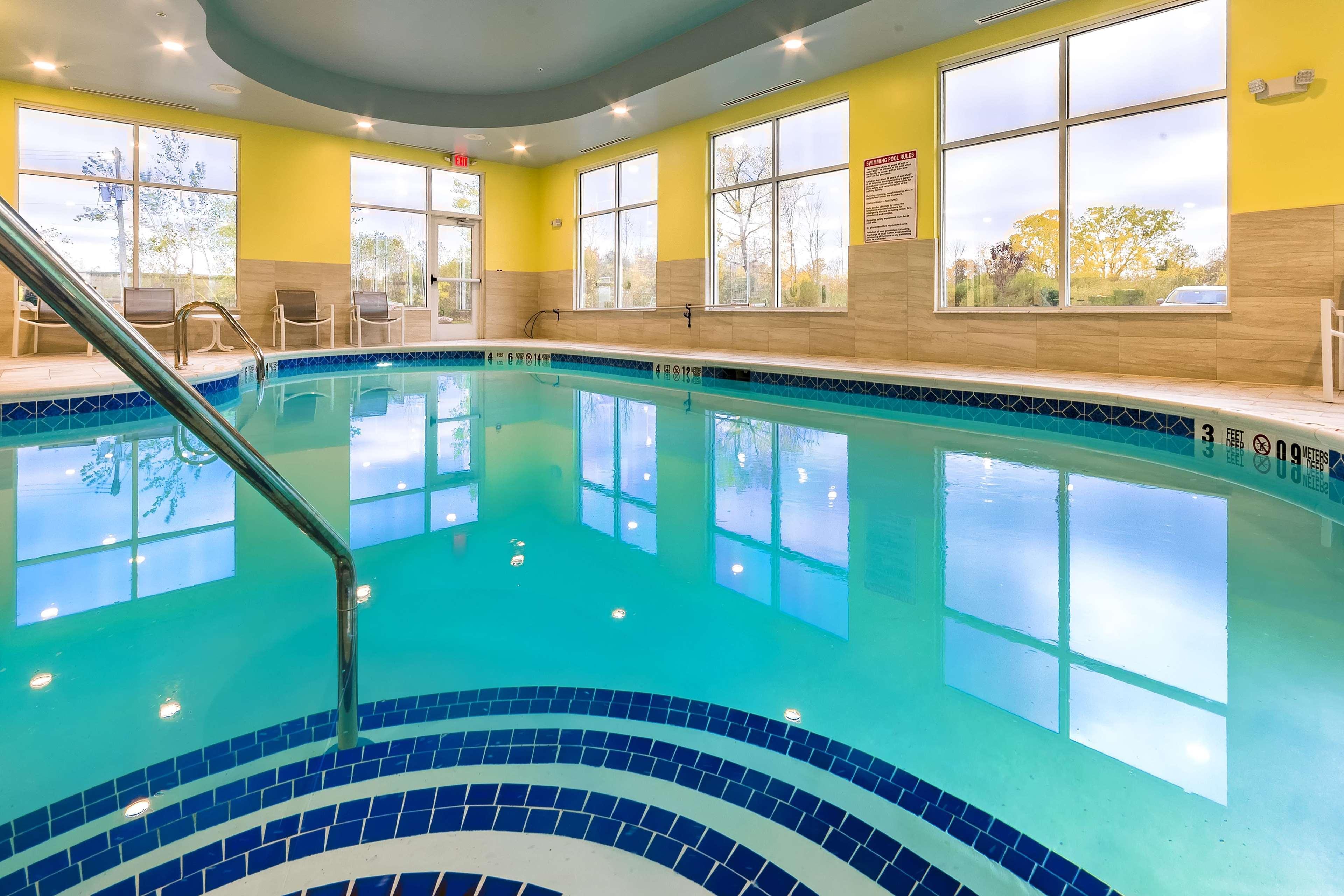 Vista Piscina Hampton Inn Lockport