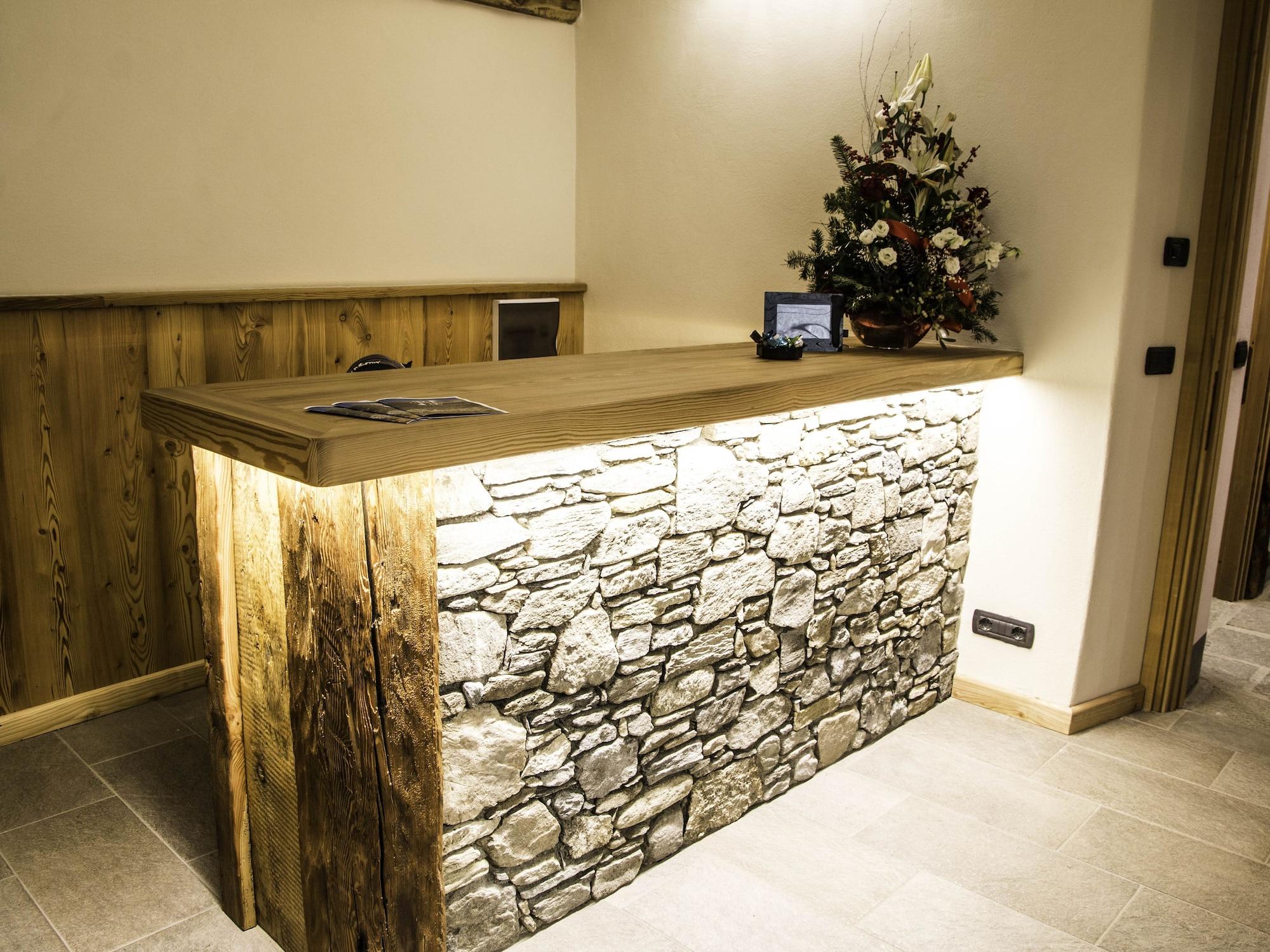 Vista Lobby Le Petit Fenestrelle