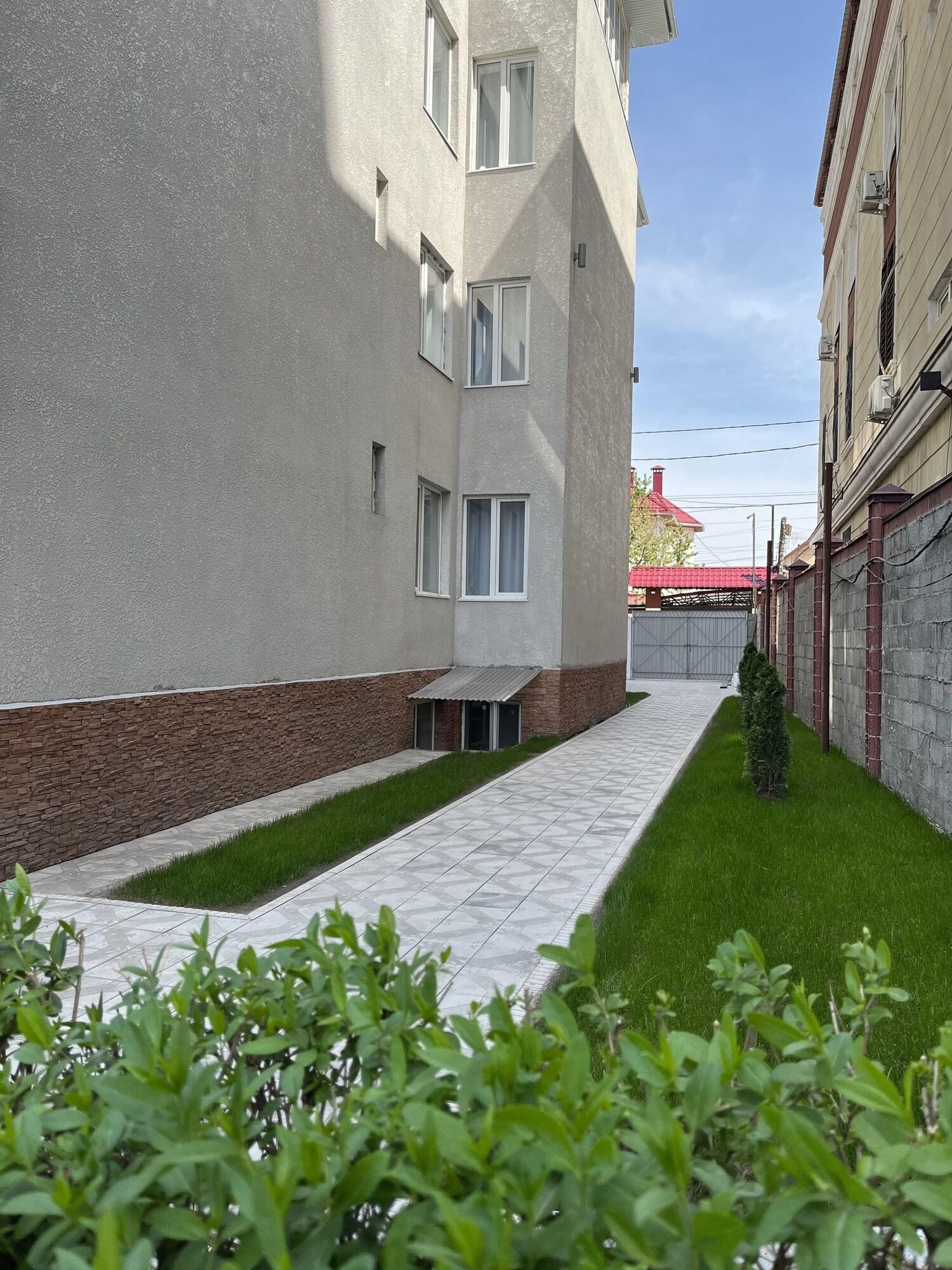 Varios Nomad Inn Guest House