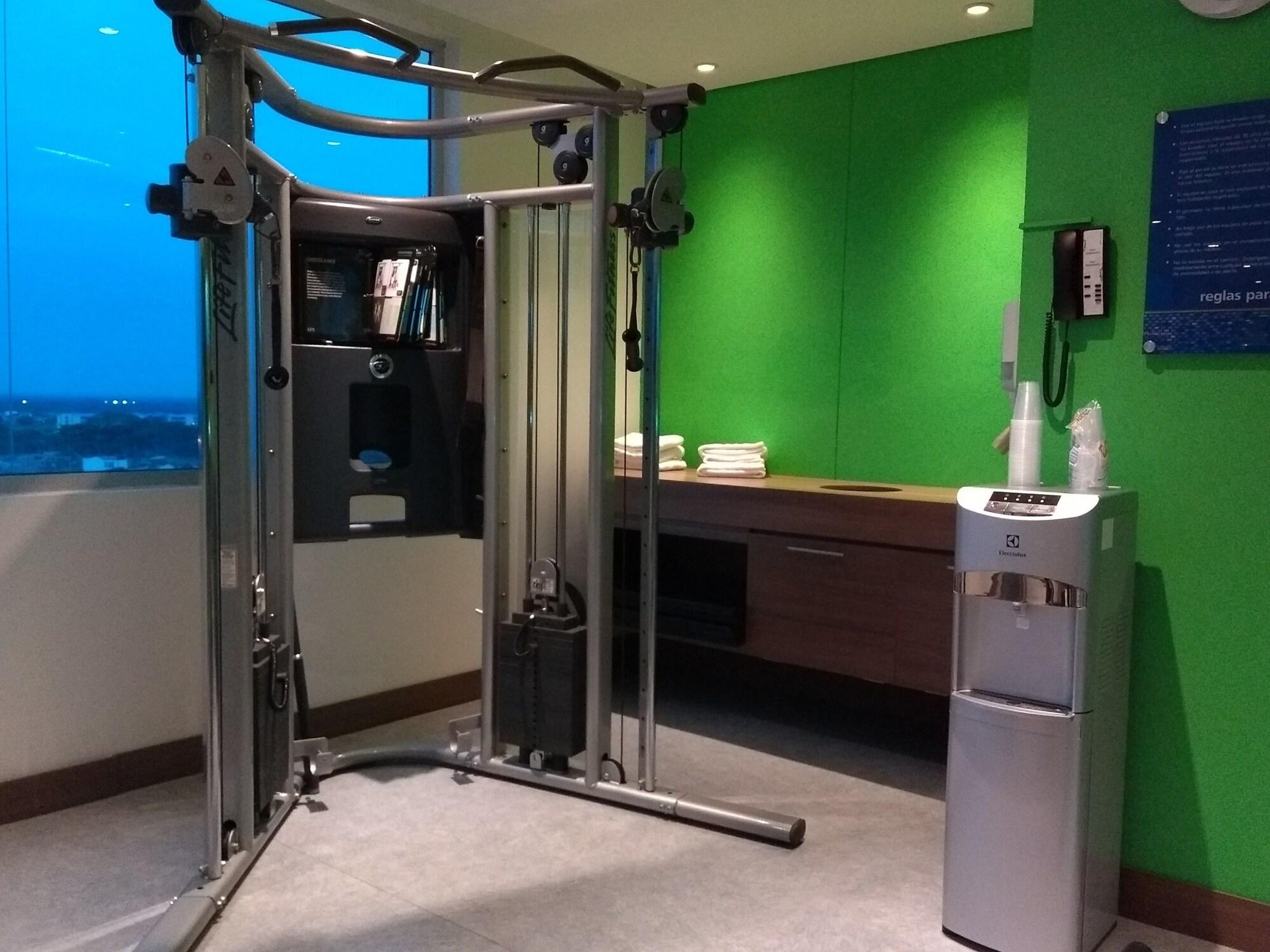 Gimnasio Hampton by Hilton Yopal