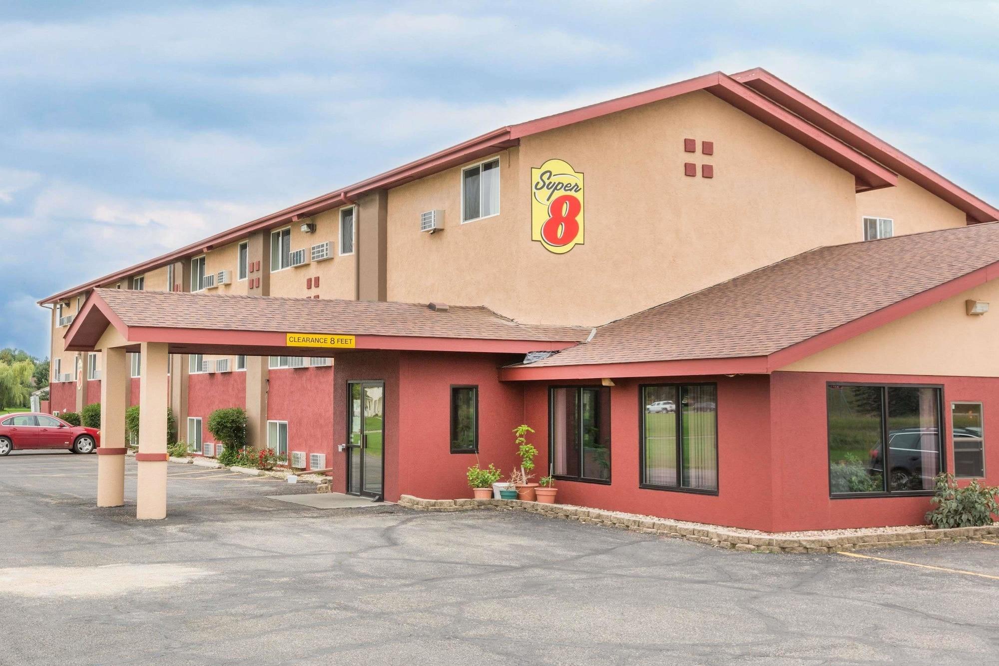 Vista Exterior Super 8 by Wyndham Worthington Minnesota