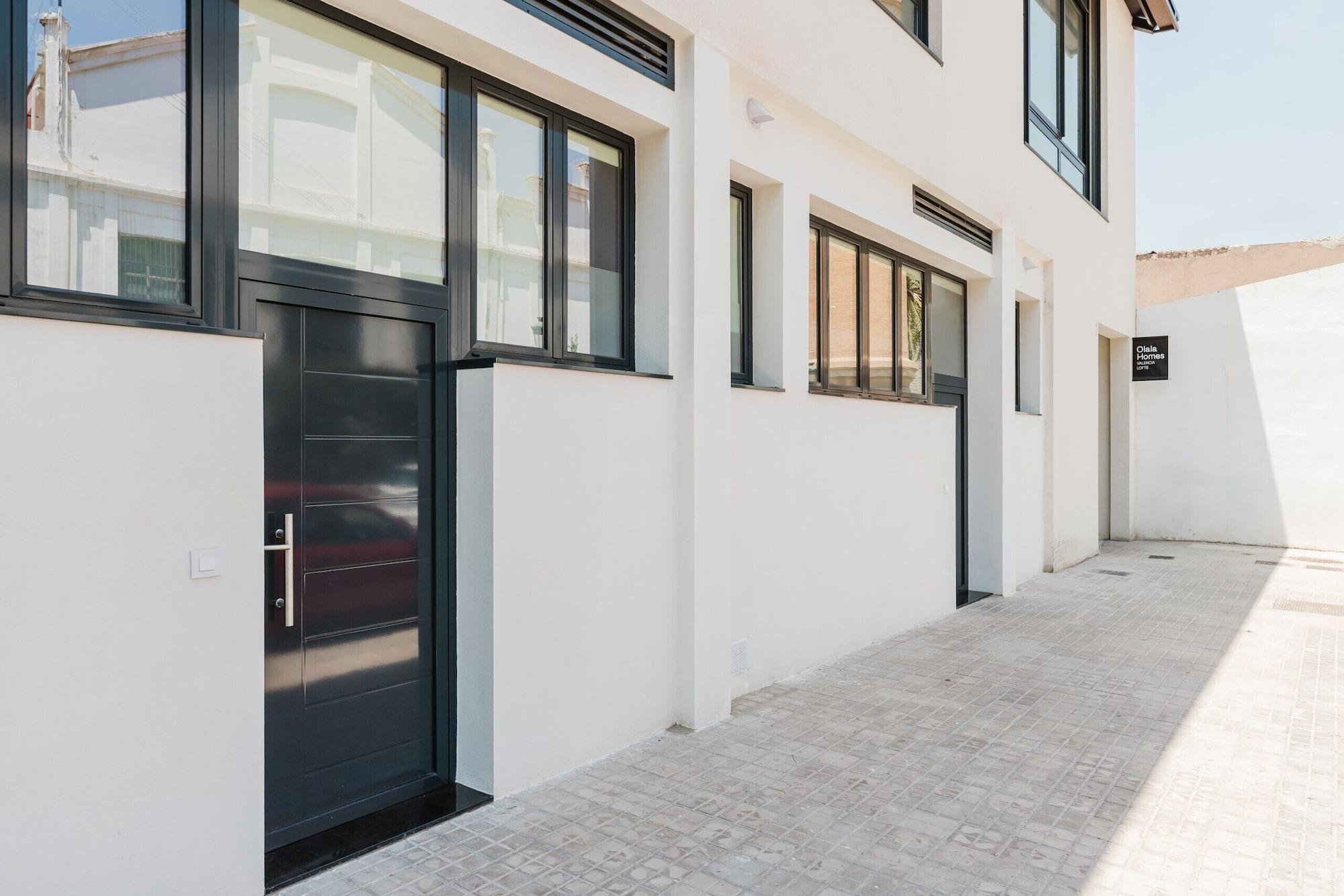 Vista Exterior Valencia Apartments by Olala Homes