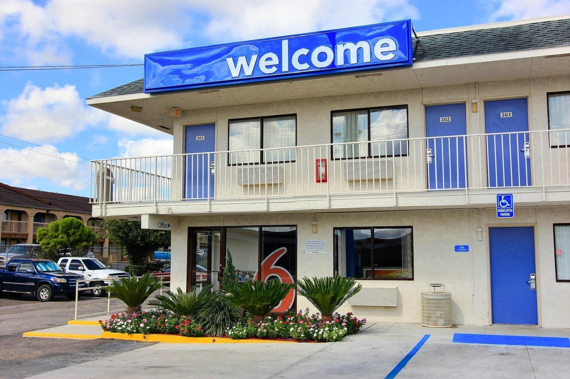 Vista Exterior Motel 6 Kingsville, TX