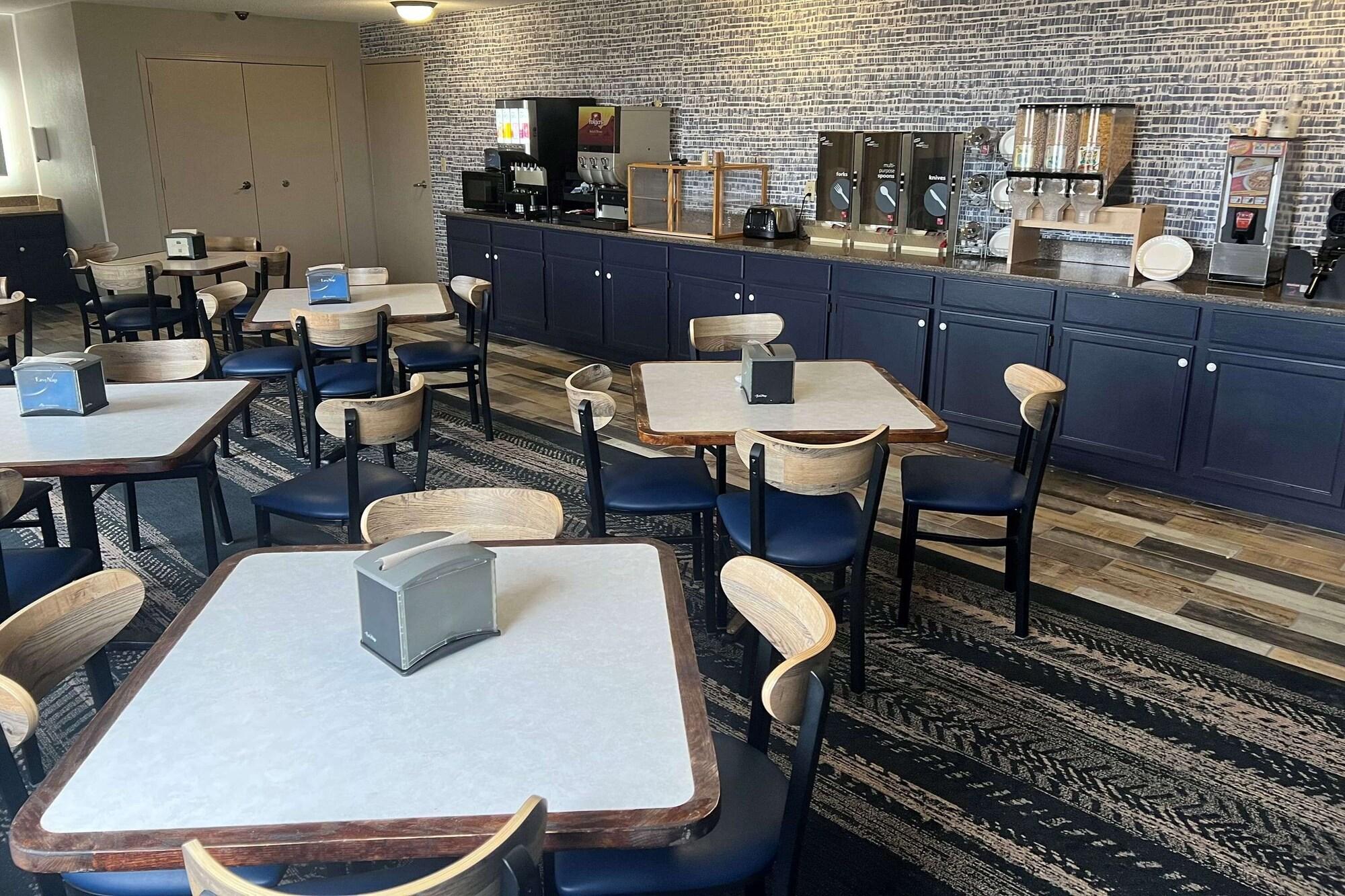 Restaurant AmericInn by Wyndham Viroqua