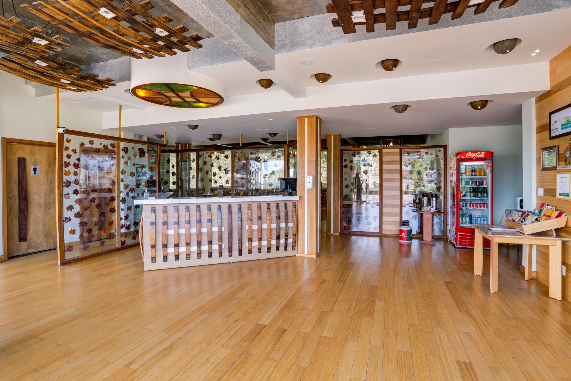 Vista Lobby Adoro Hotel