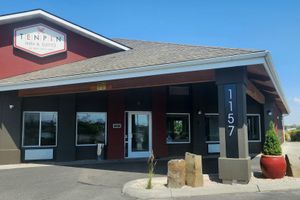 Alojamiento - Ten Pin Inn & Suites