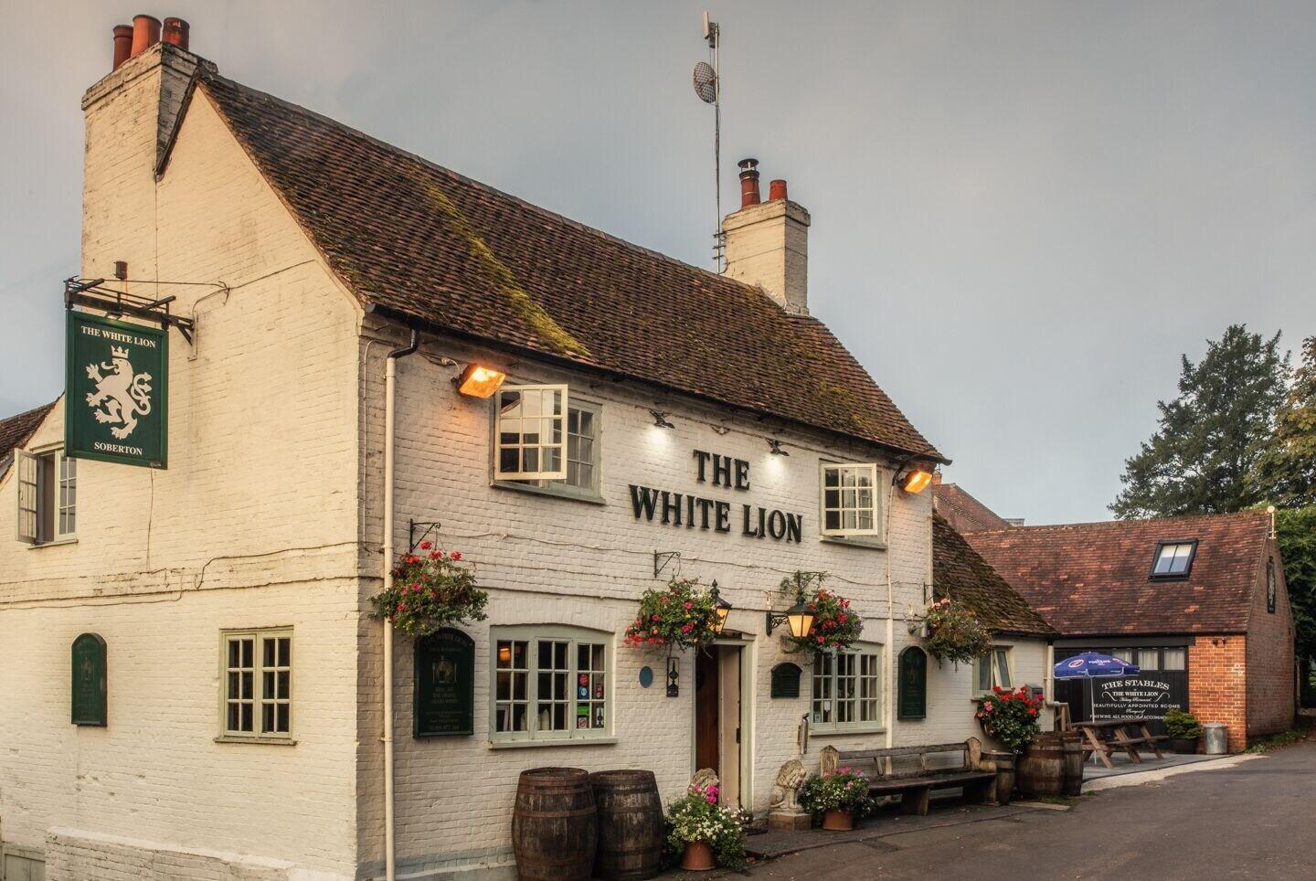 Vista Exterior The White Lion