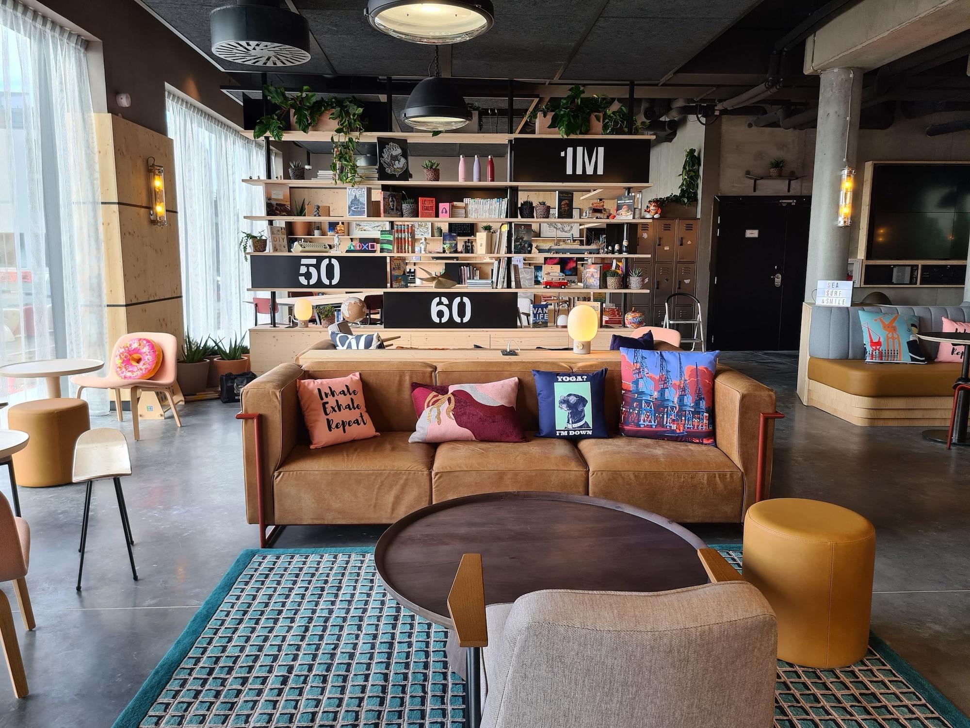 Bar/Salón Moxy Bordeaux Hotel