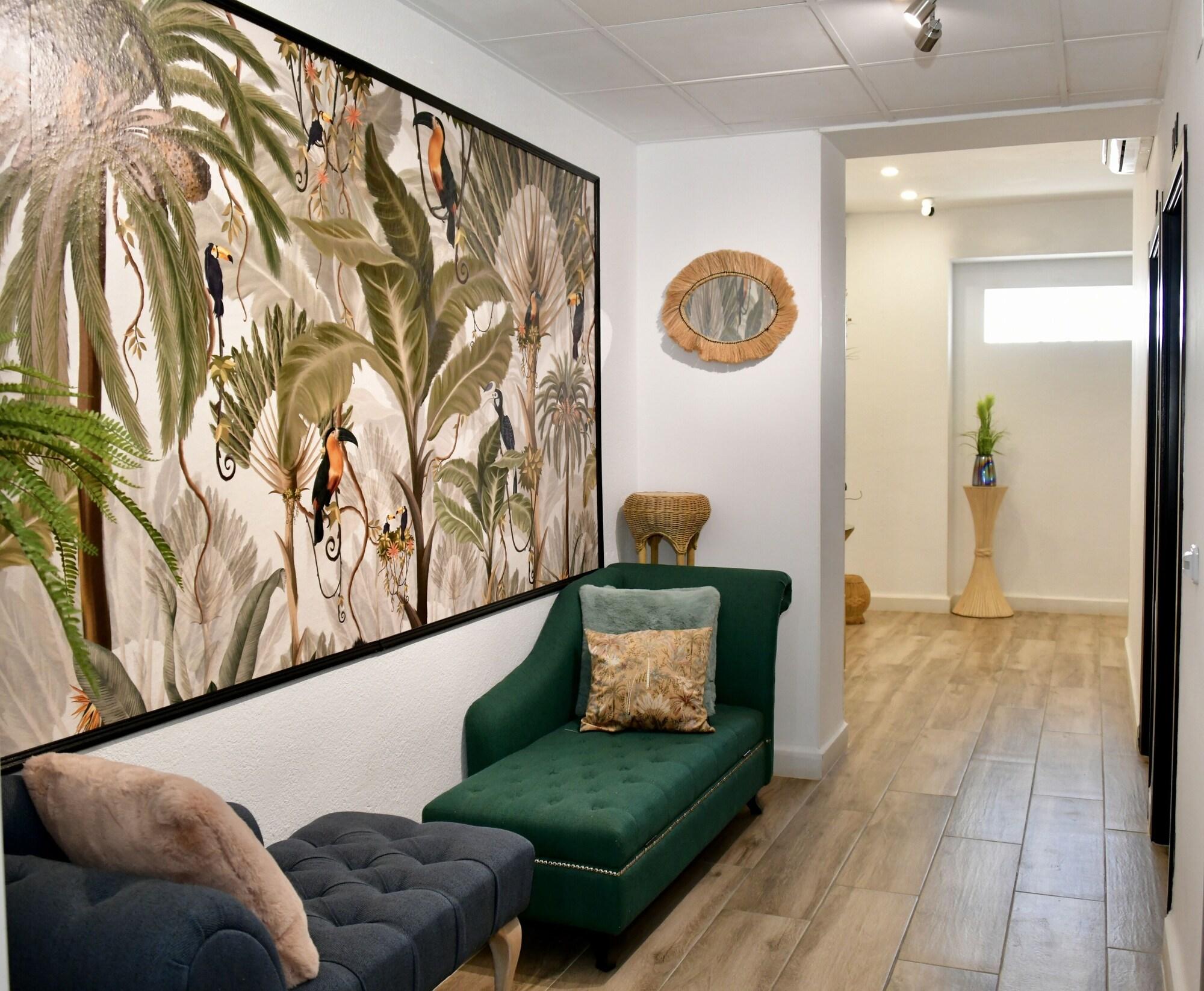 Varios Hostal Garden Rous