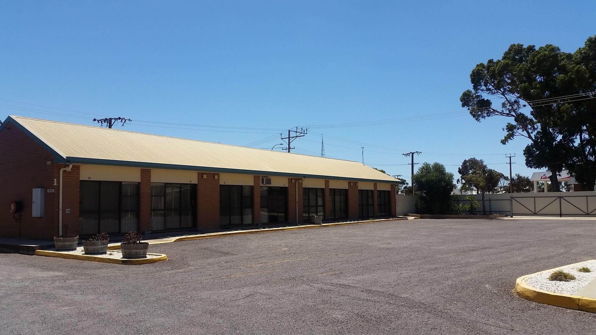 Vista Exterior Ceduna East West Motel