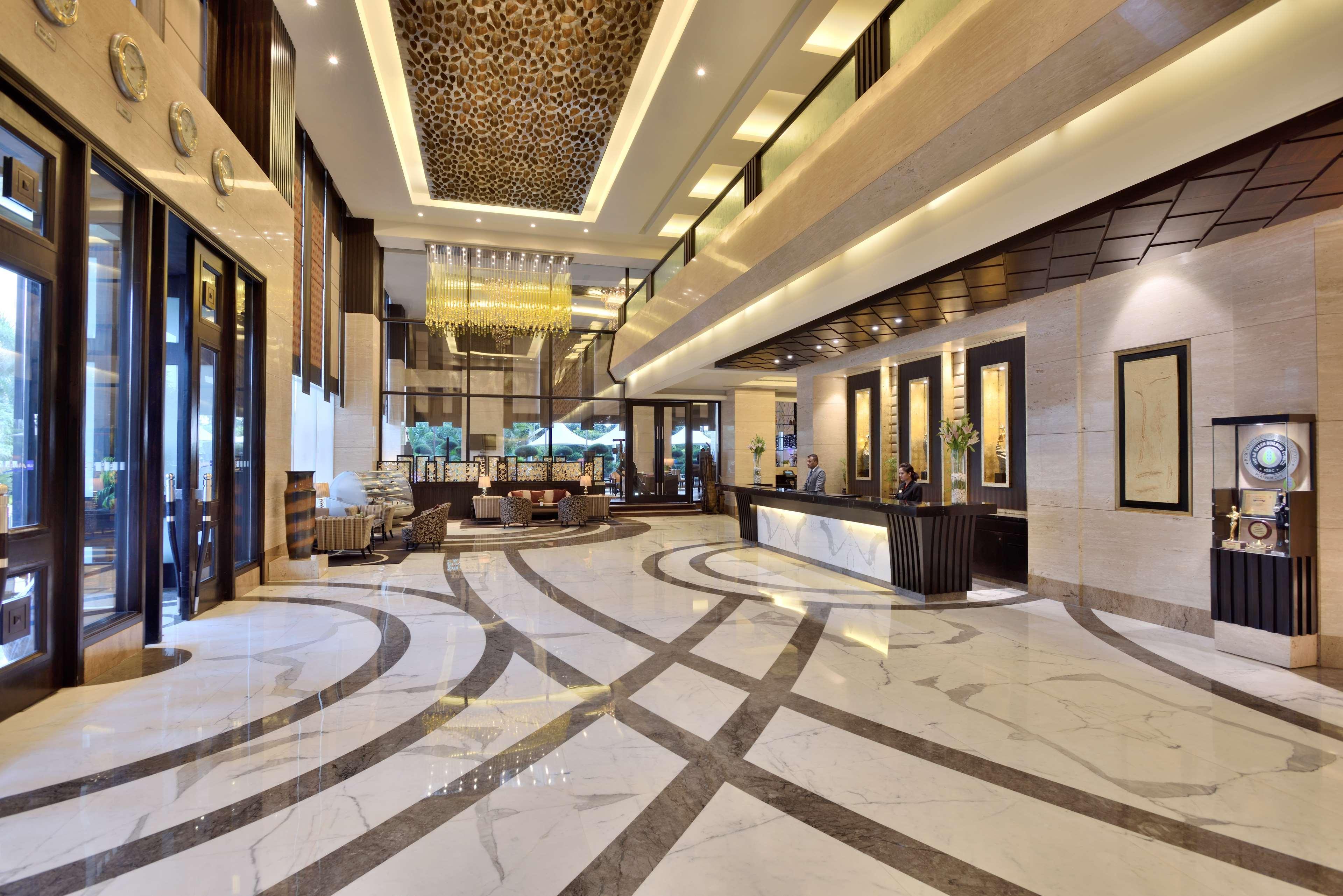 Vista Lobby Radisson Blu Hotel Indore