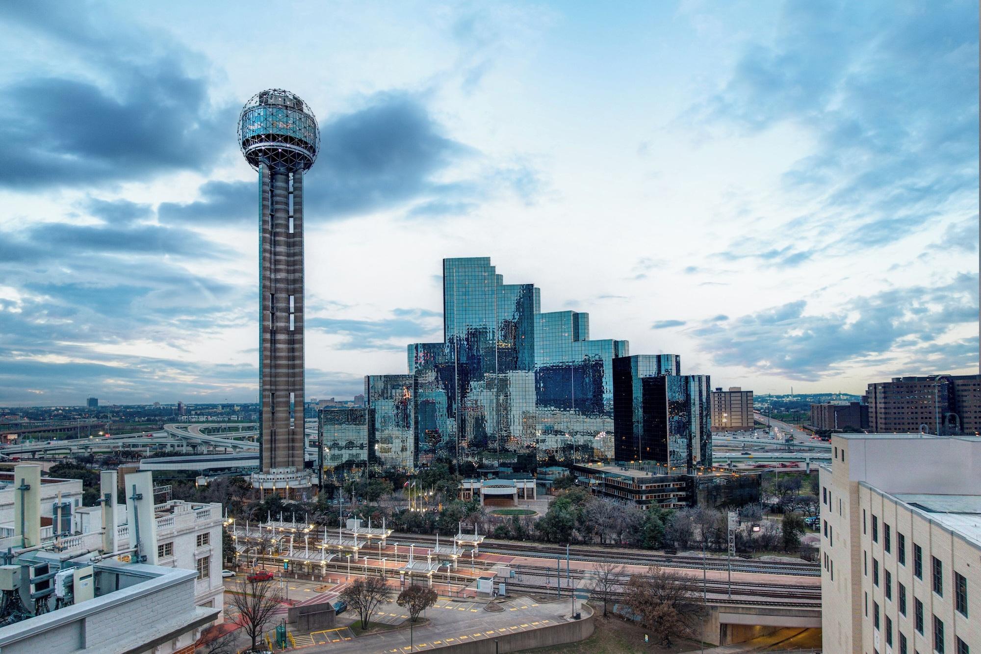 Vista Exterior Holiday Inn Express Dallas Downtown by IHG