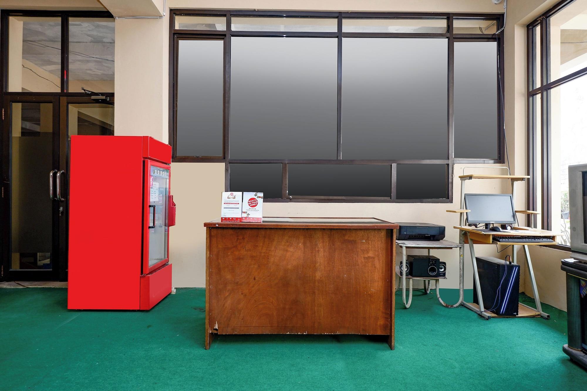 Vista Lobby OYO 1706 Hotel H&w Solo