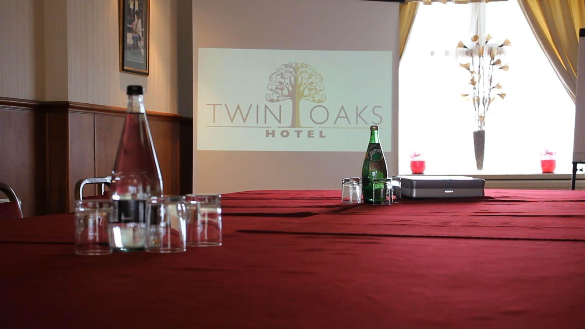 Sala de Reuniones Twin Oaks Hotel