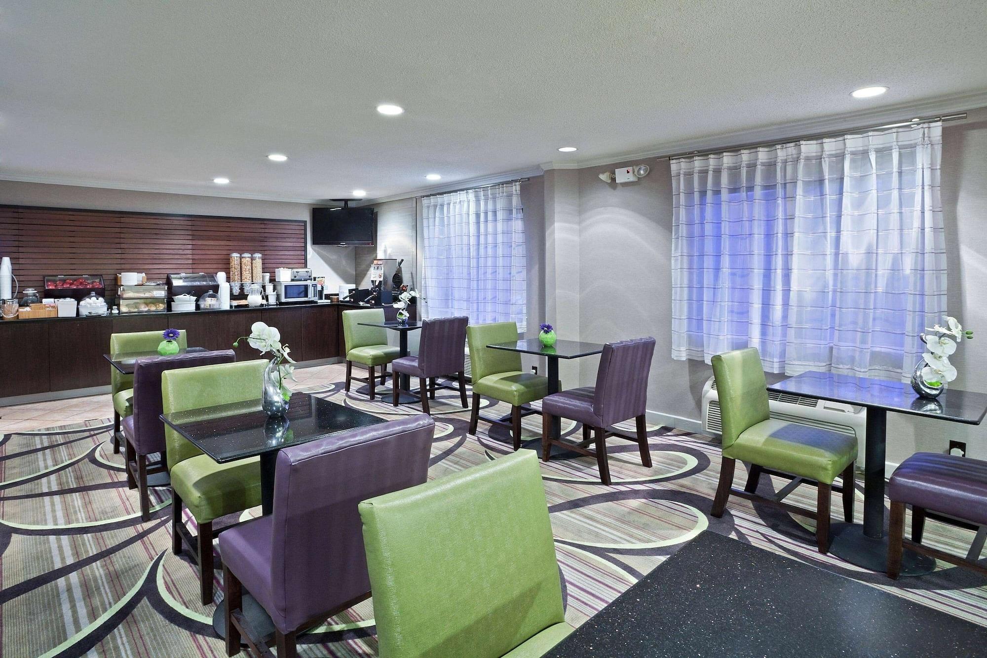 Restaurant La Quinta Inn & Suites by Wyndham Cleveland Macedonia