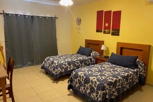 Alquiler Vacacional - Luxurious Penthouse Stunning Rooftop Pool Amenities Close to Everything 3 BR/3BA