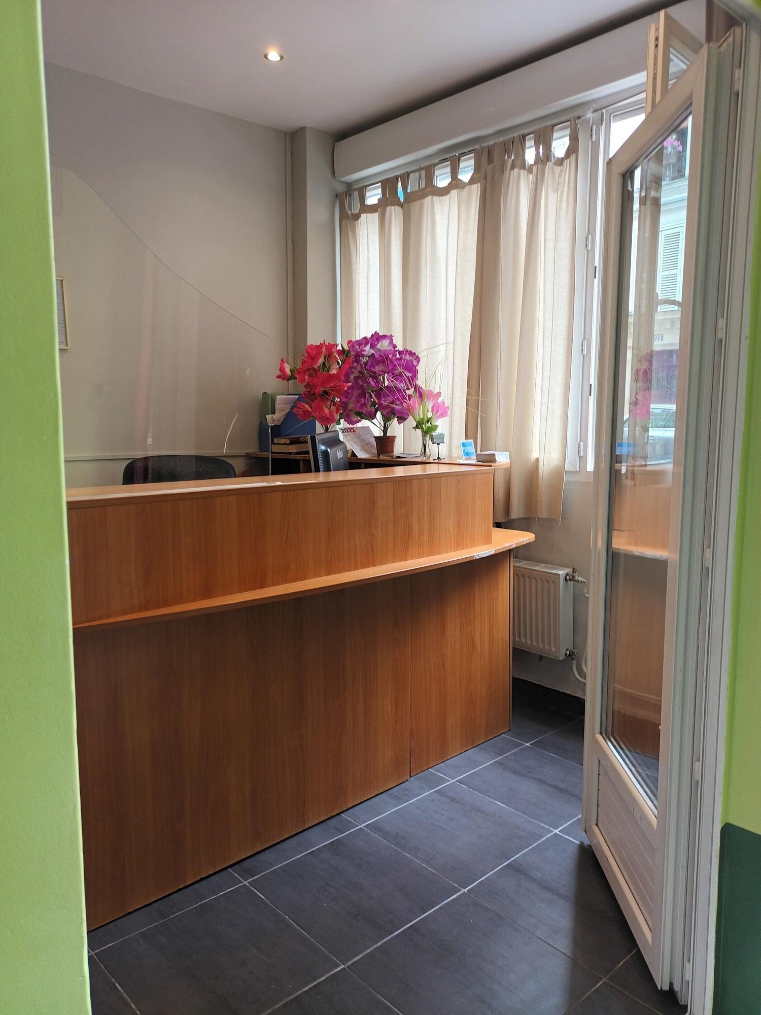 Vista Lobby Hôtel Azur Montmartre