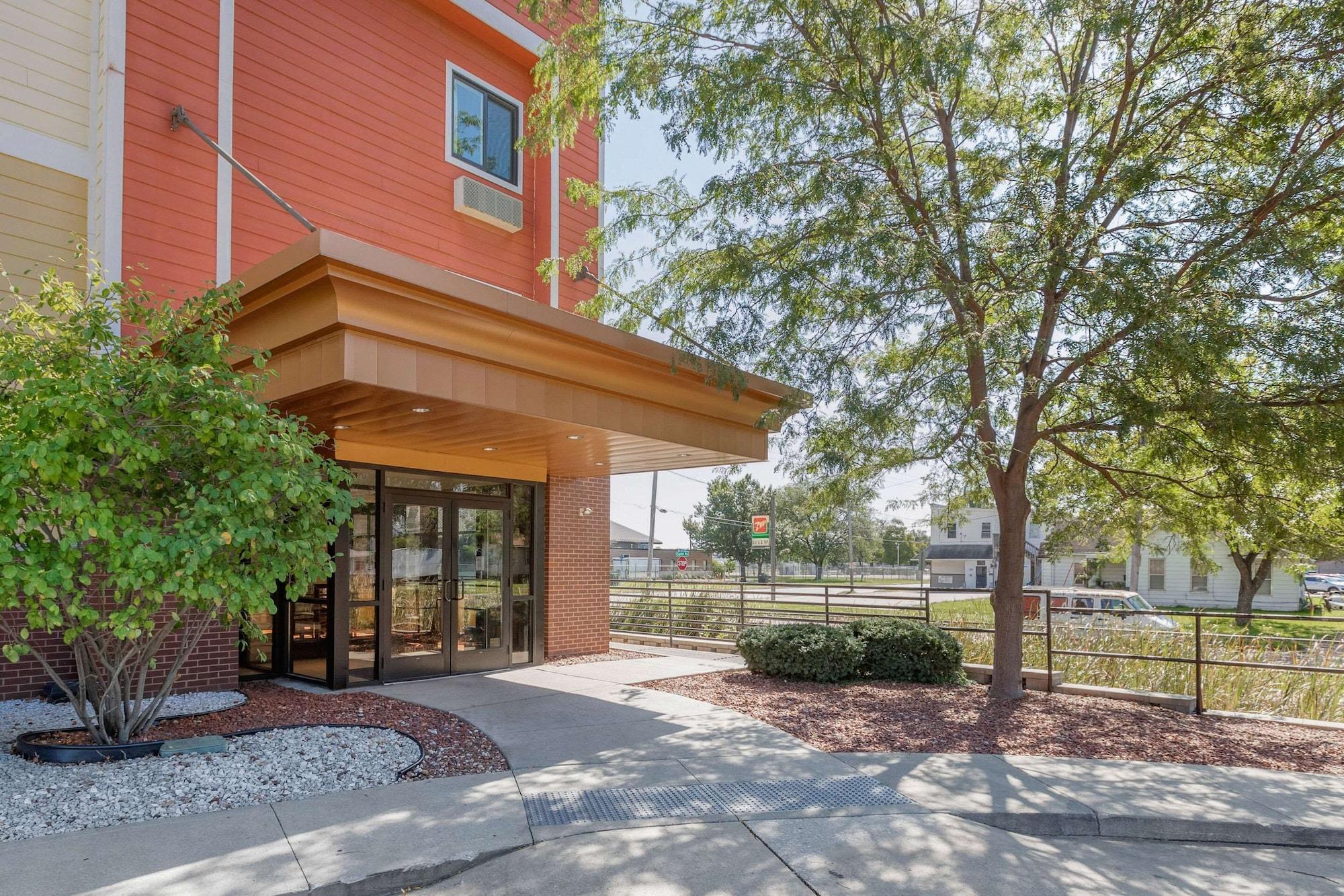 Vista Exterior Econo Lodge Inn & Suites Fairgrounds