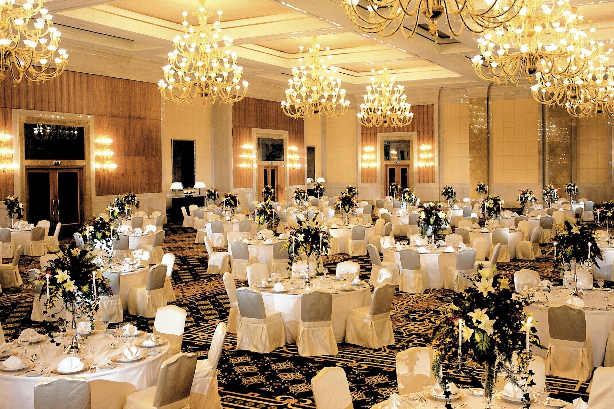 Vista Lobby Courtyard by Marriott Kuwait City