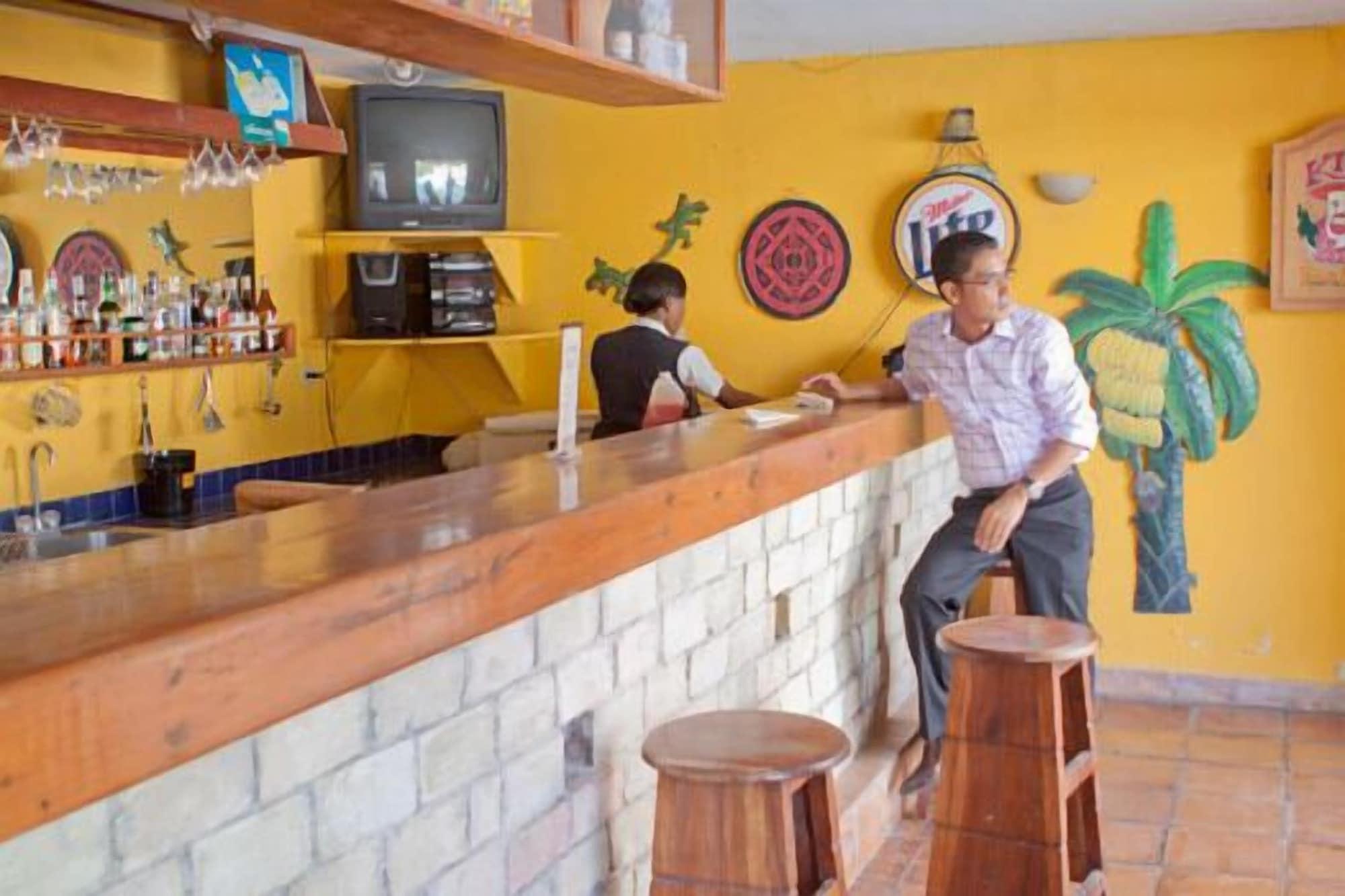 Bar/Salón Habitation Hatt Hotel