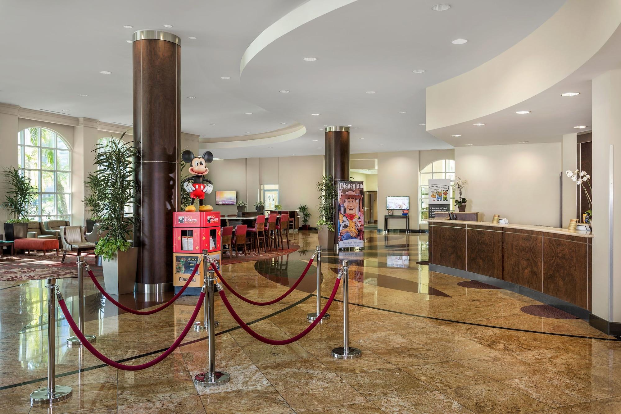 Vista Lobby Desert Palms Hotel & Suites