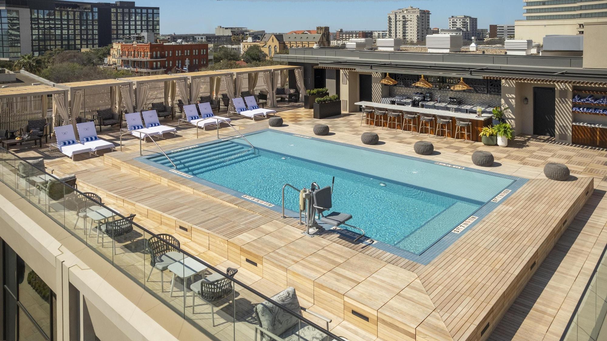 Vista Piscina The Monarch San Antonio, Curio Collection By Hilton
