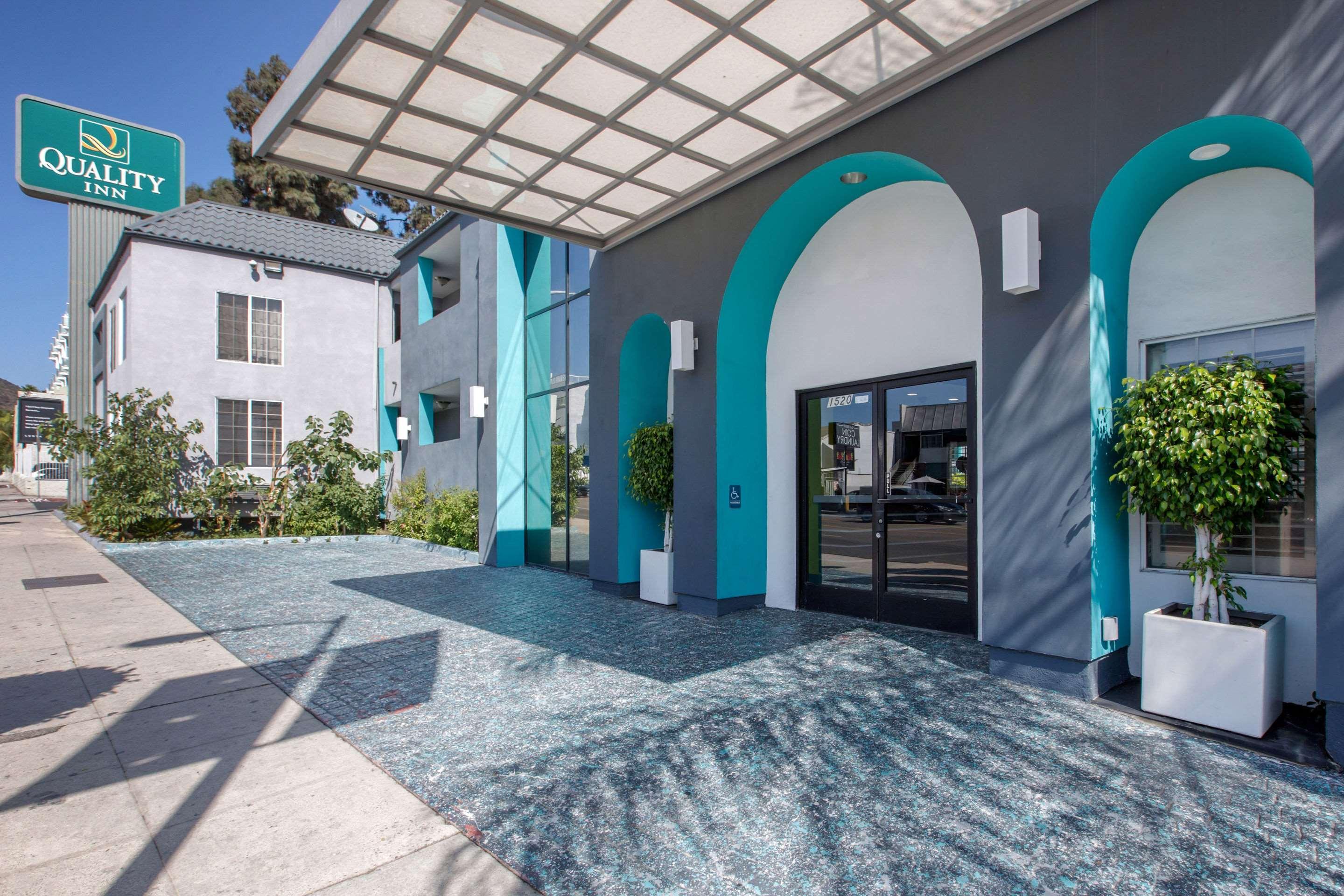 Vista Exterior Quality Inn Near Hollywood Walk of Fame