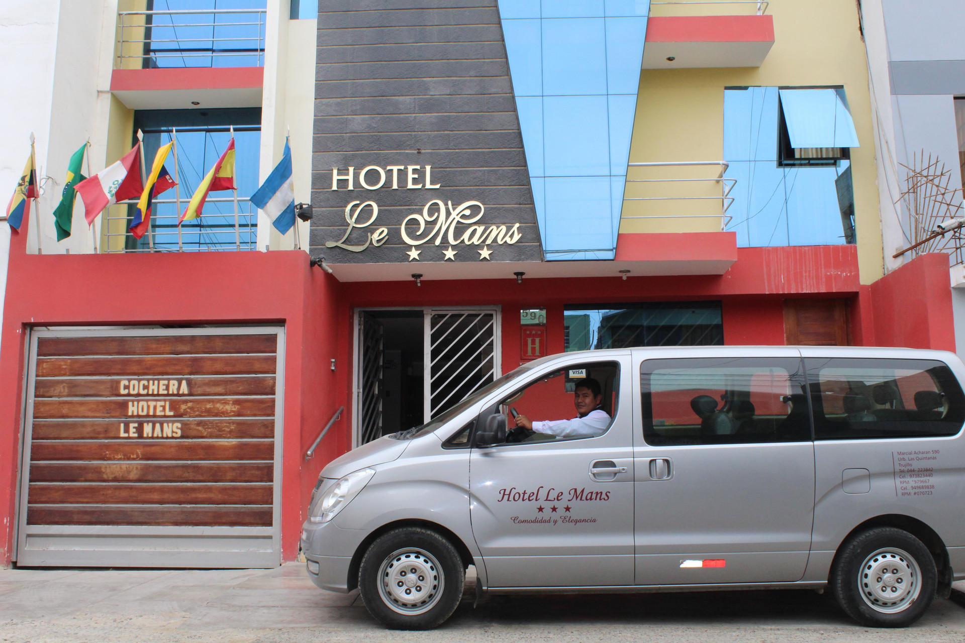 Vista Exterior Hotel Le Mans