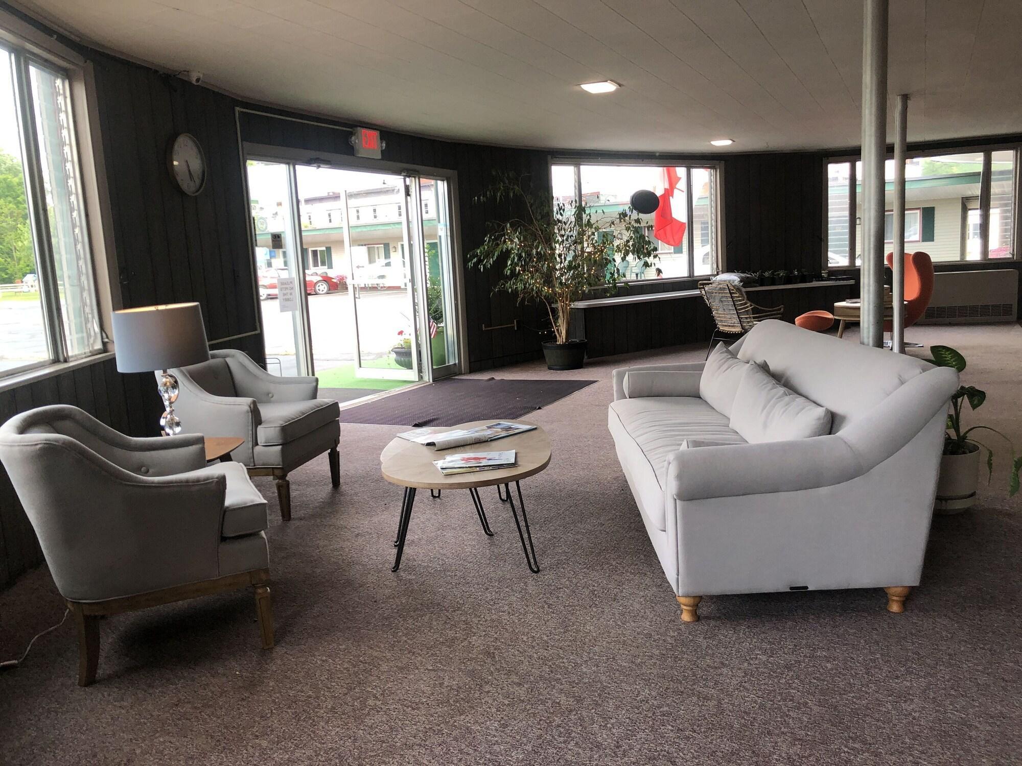 Vista Lobby The Lancaster Motel