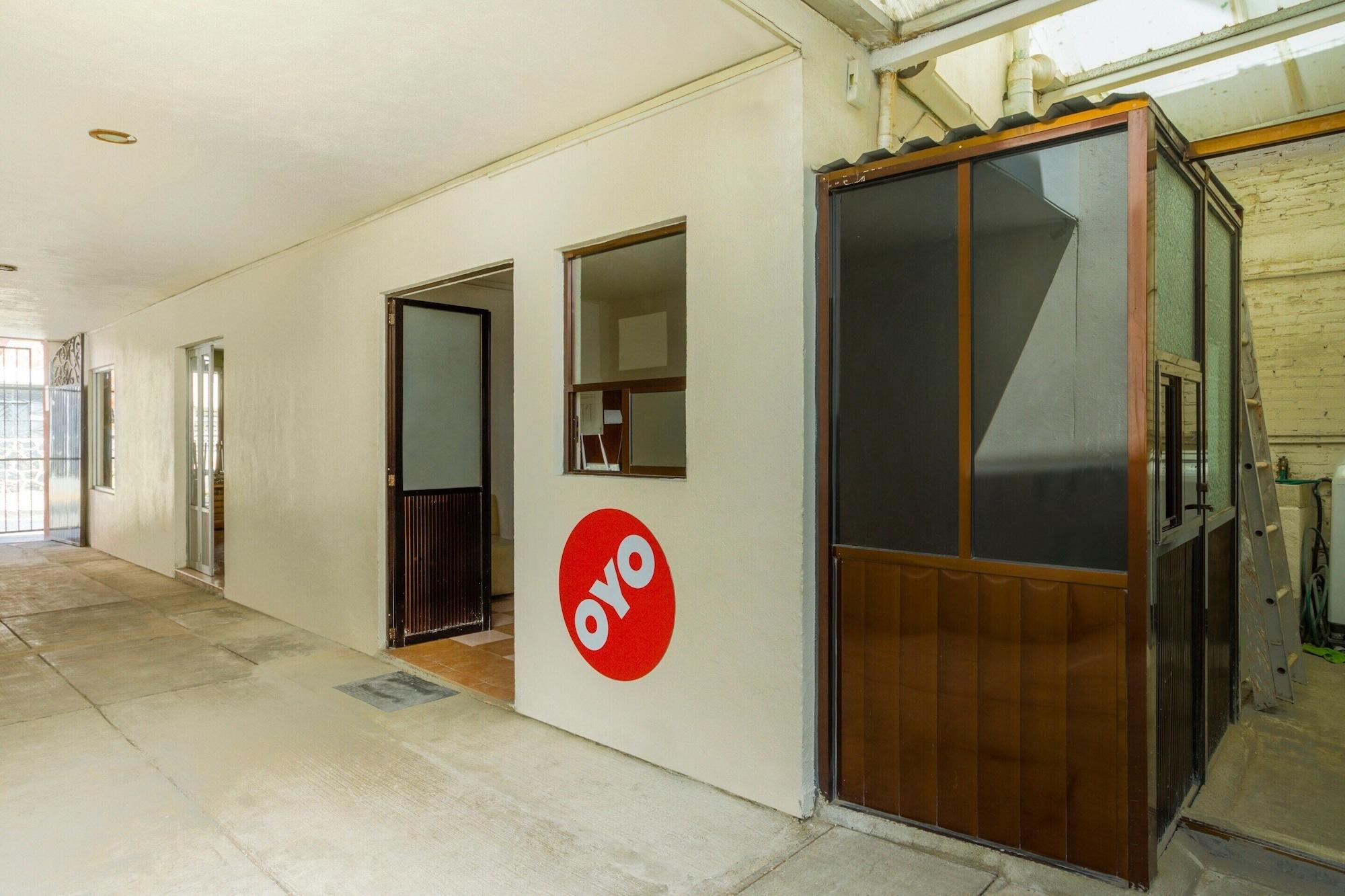 Vista Lobby OYO Hotel Montes, Atlixco