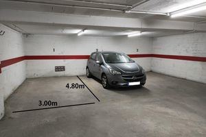 Alquiler Vacacional - Piso Moderno en Girona Centro con Patio, 2hab, Wi-fi