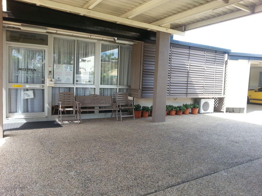 Vista Exterior Golden Fountain Motel