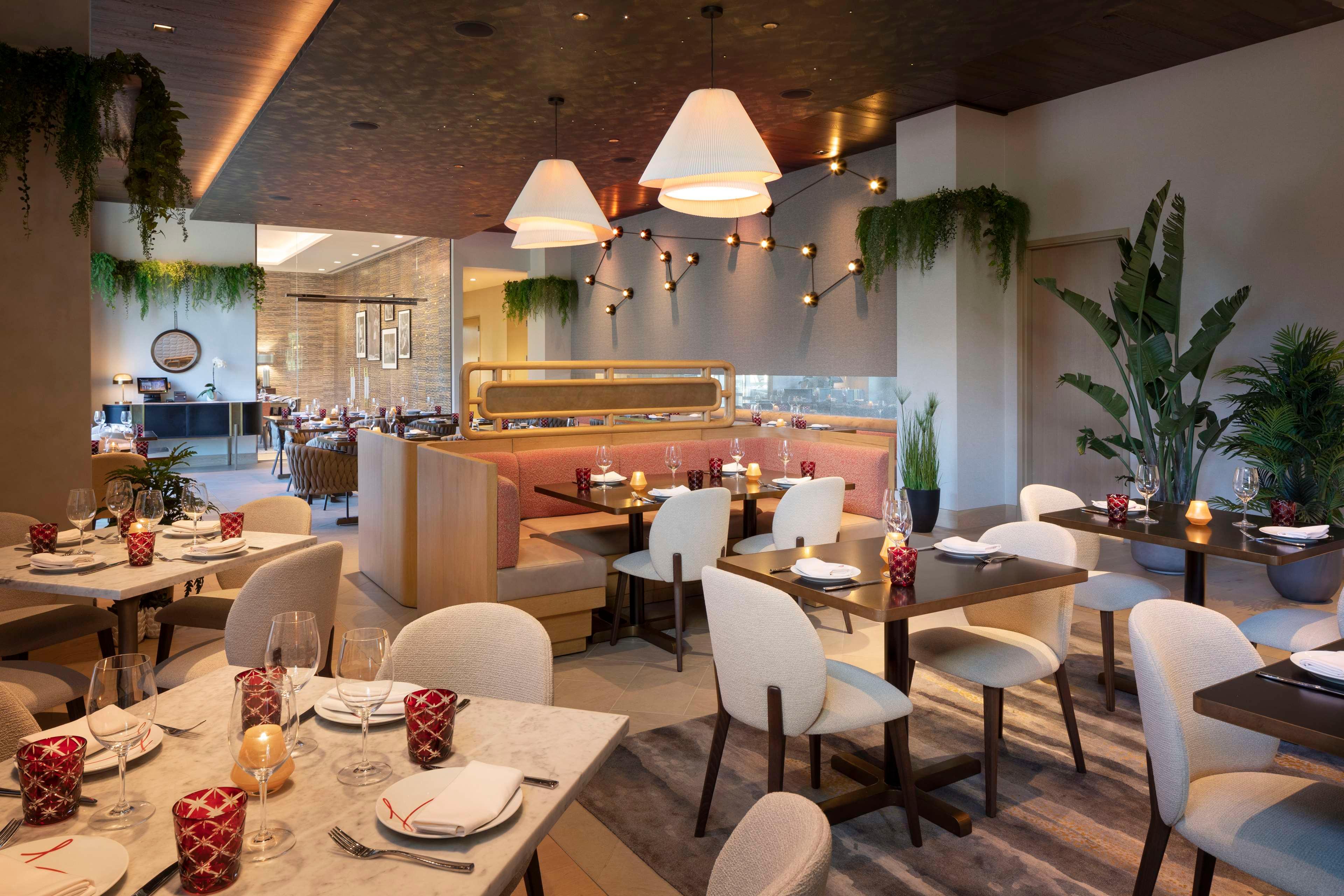 Restaurant Caesars Republic Scottsdale, a Hilton Hotel