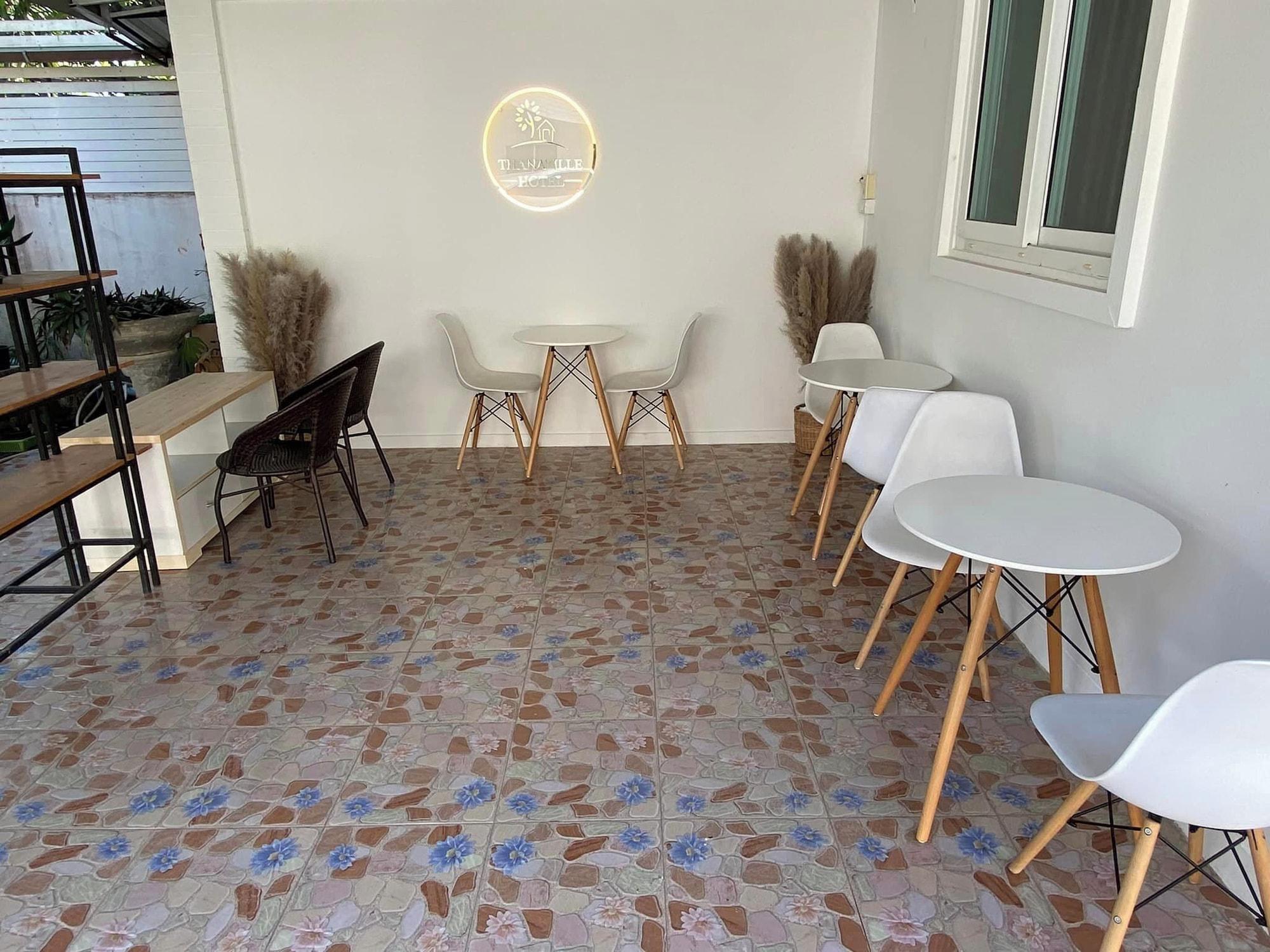 Varios ThanaVill Resort