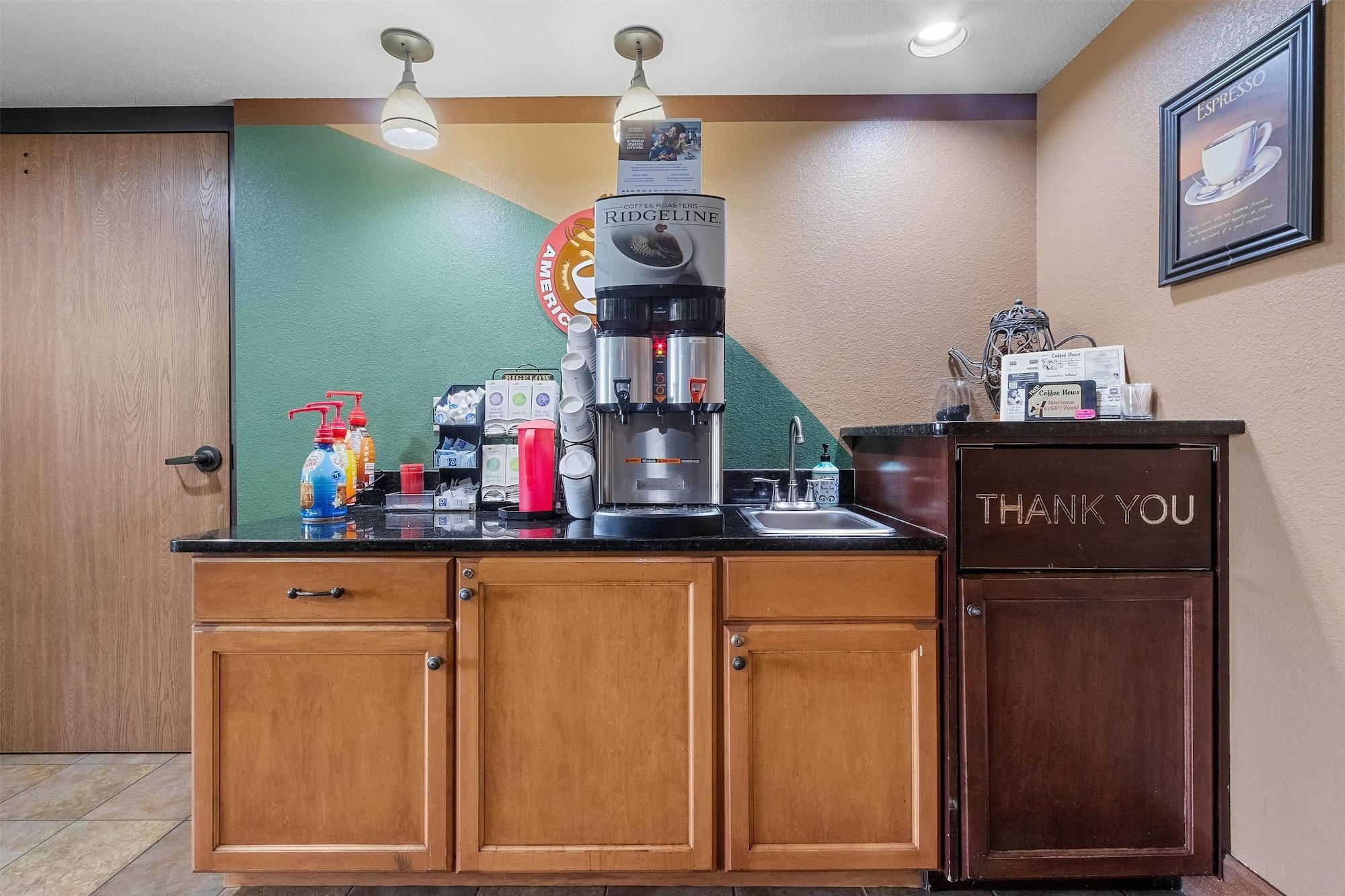 Restaurant AmericInn by Wyndham Green Bay East