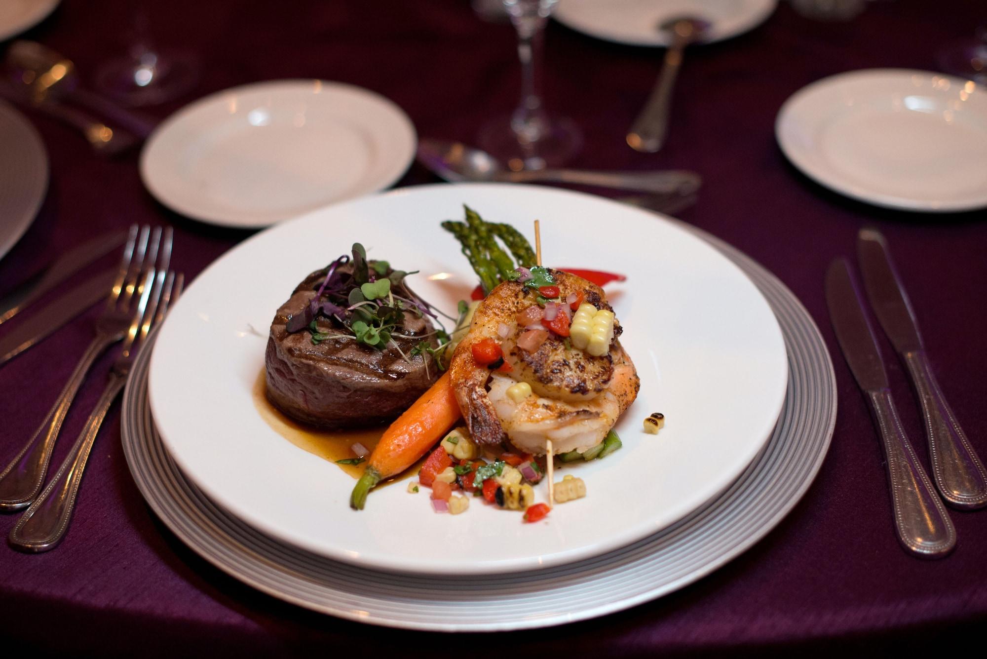 Restaurant Renaissance Dallas North Hotel