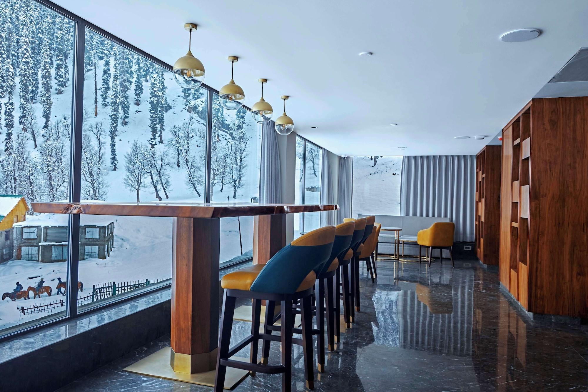 Vista Lobby Radisson Hotel Sonamarg