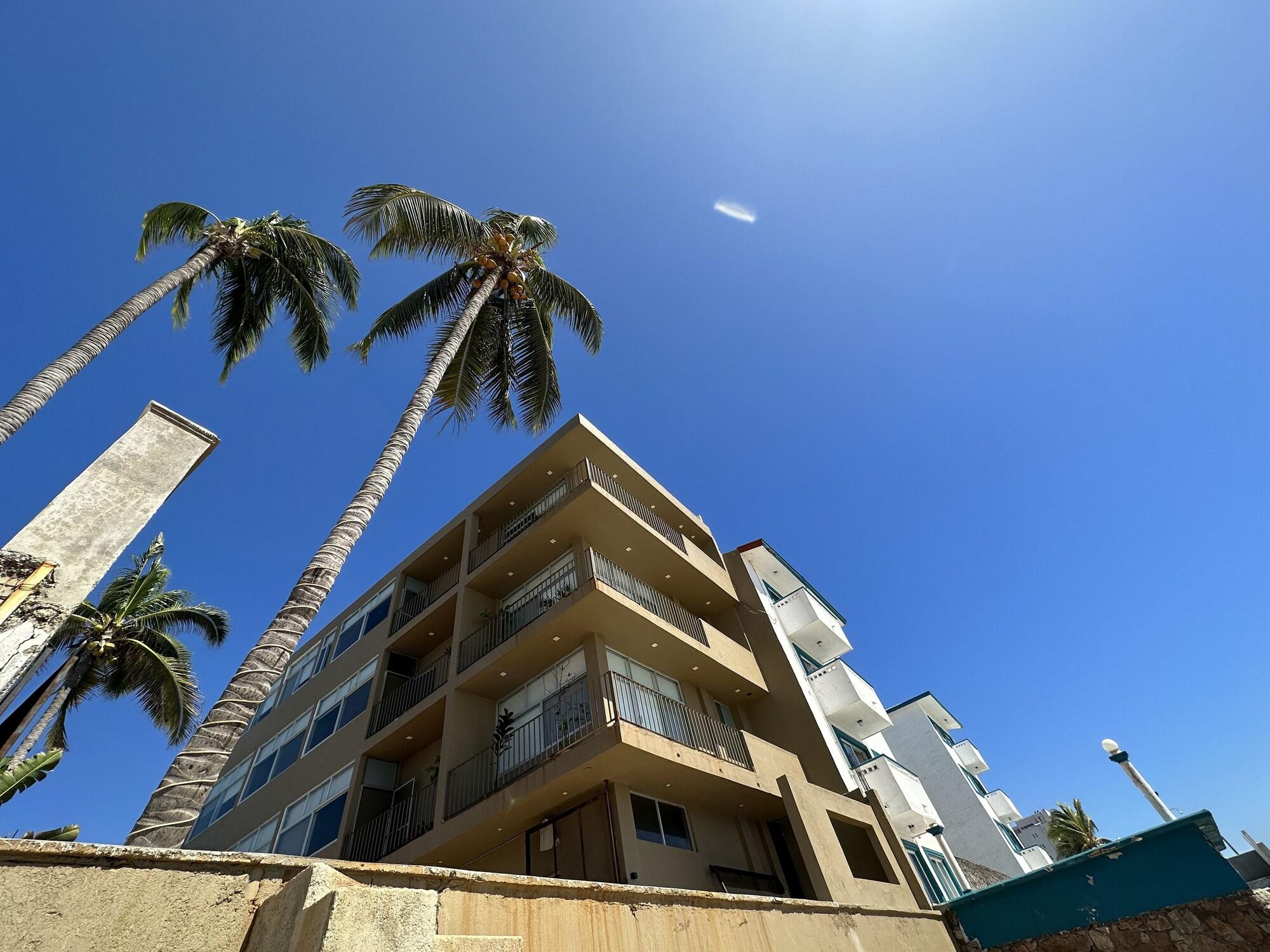 Varios Marthas Suites & Hotel