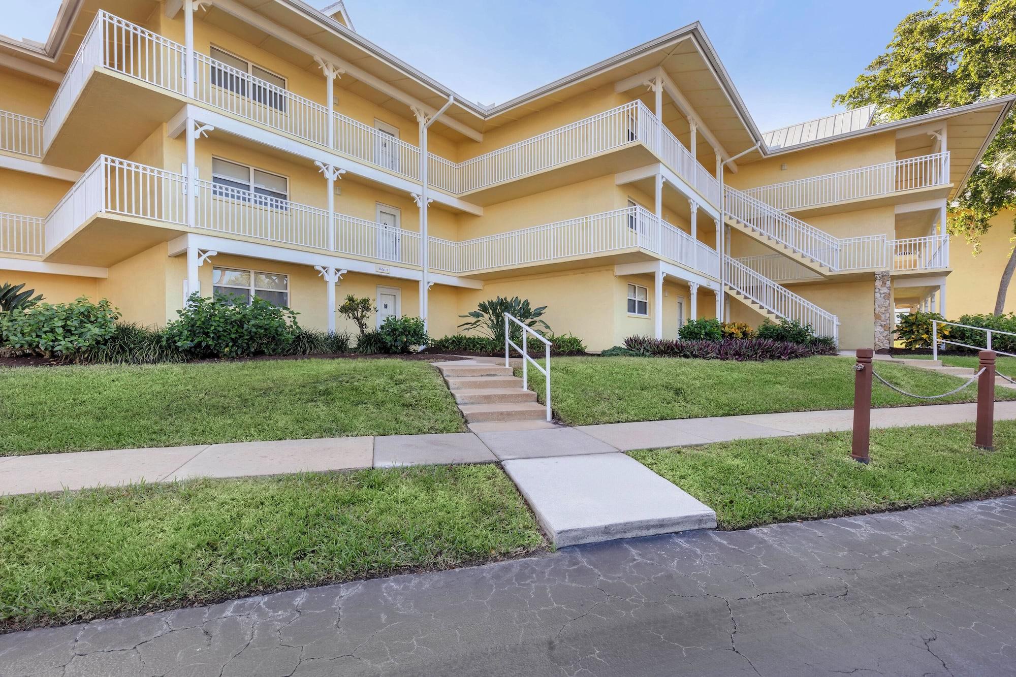 Vista Exterior Hilton Vacation Club Charter Club Naples Bay