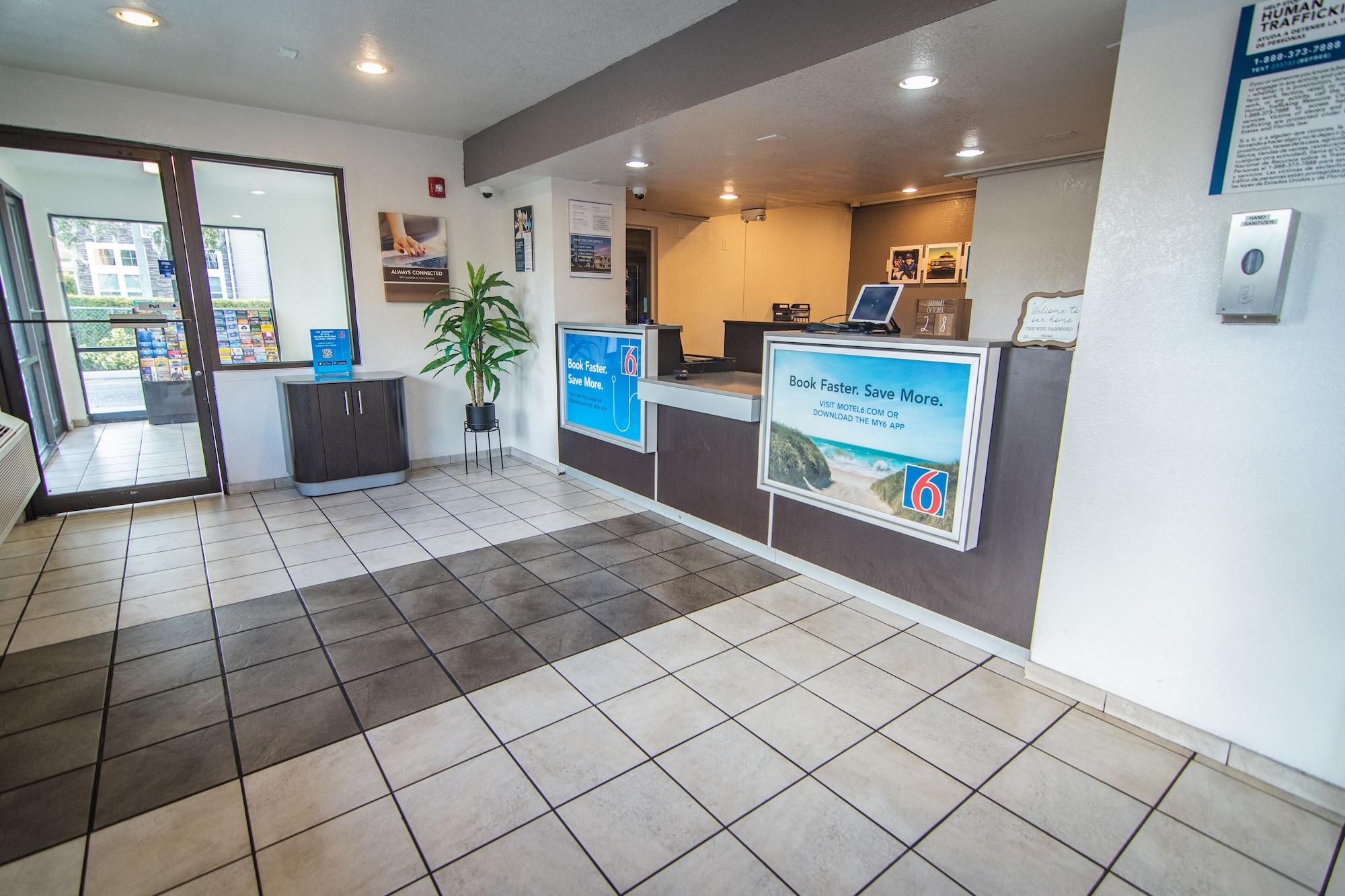 Vista Lobby Motel 6 Kissimmee, FL - Orlando