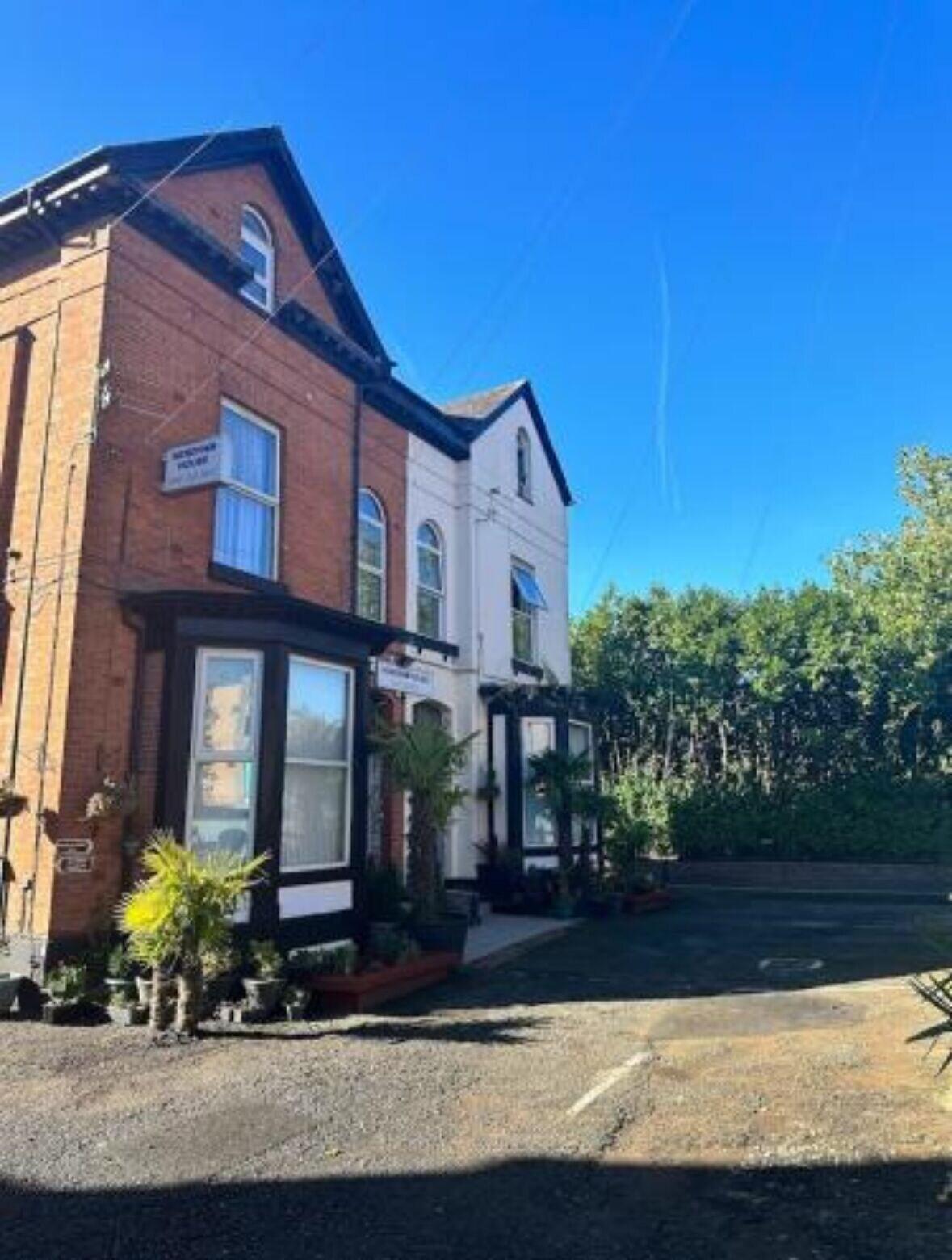 Varios Hendham House Hotel