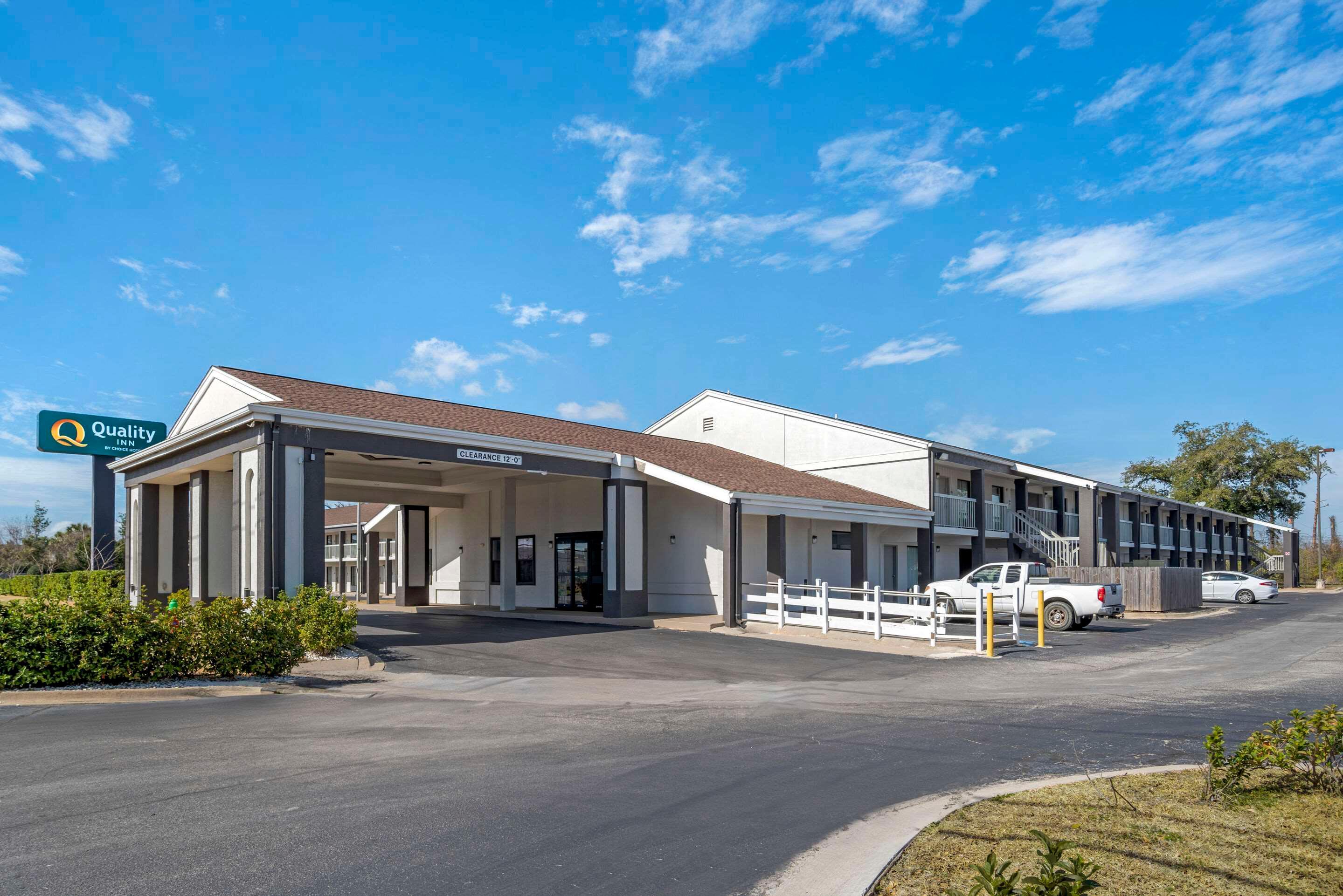 Vista Exterior Quality Inn & Conference Center