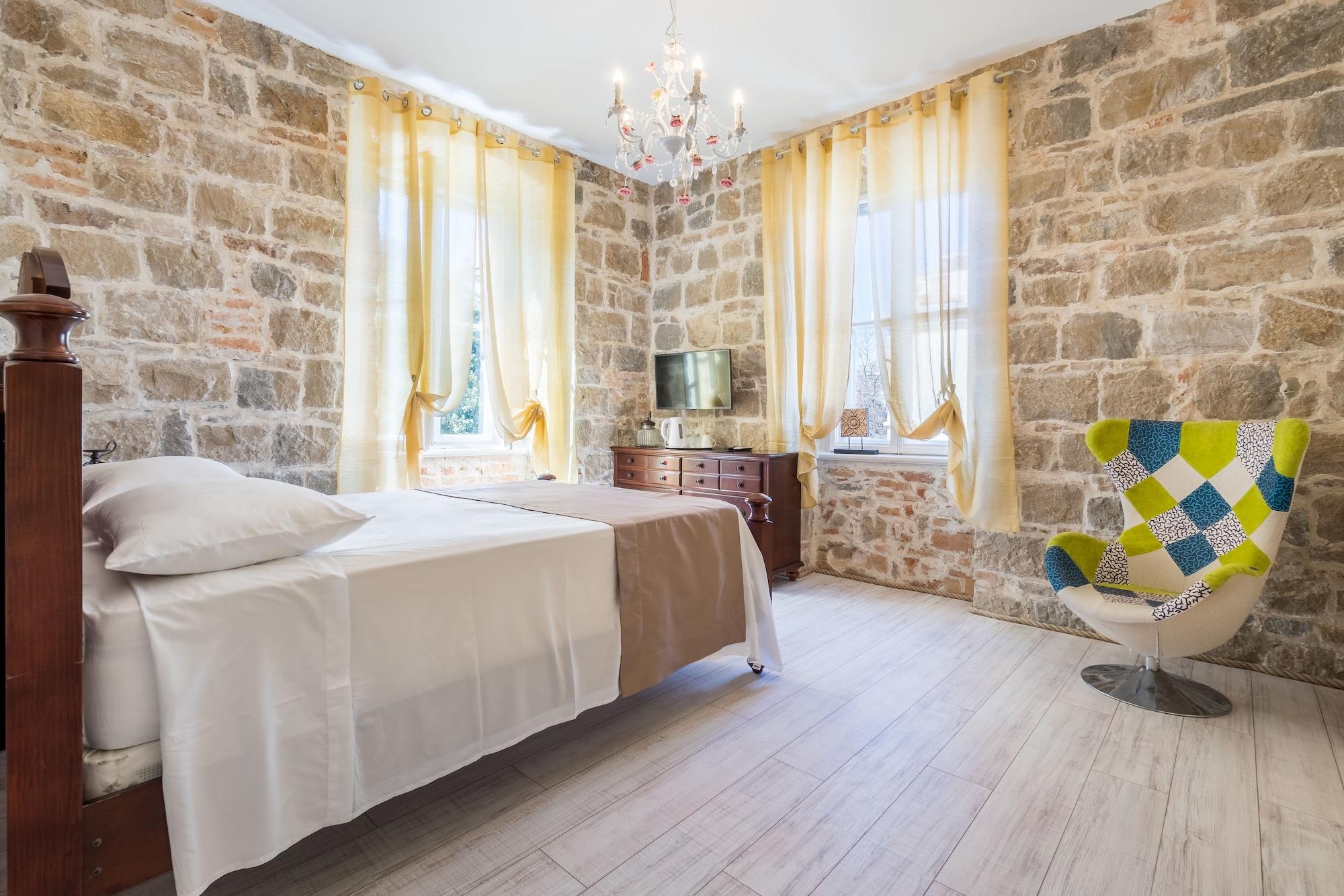 Varios PIETRA ROSSA Luxury Rooms