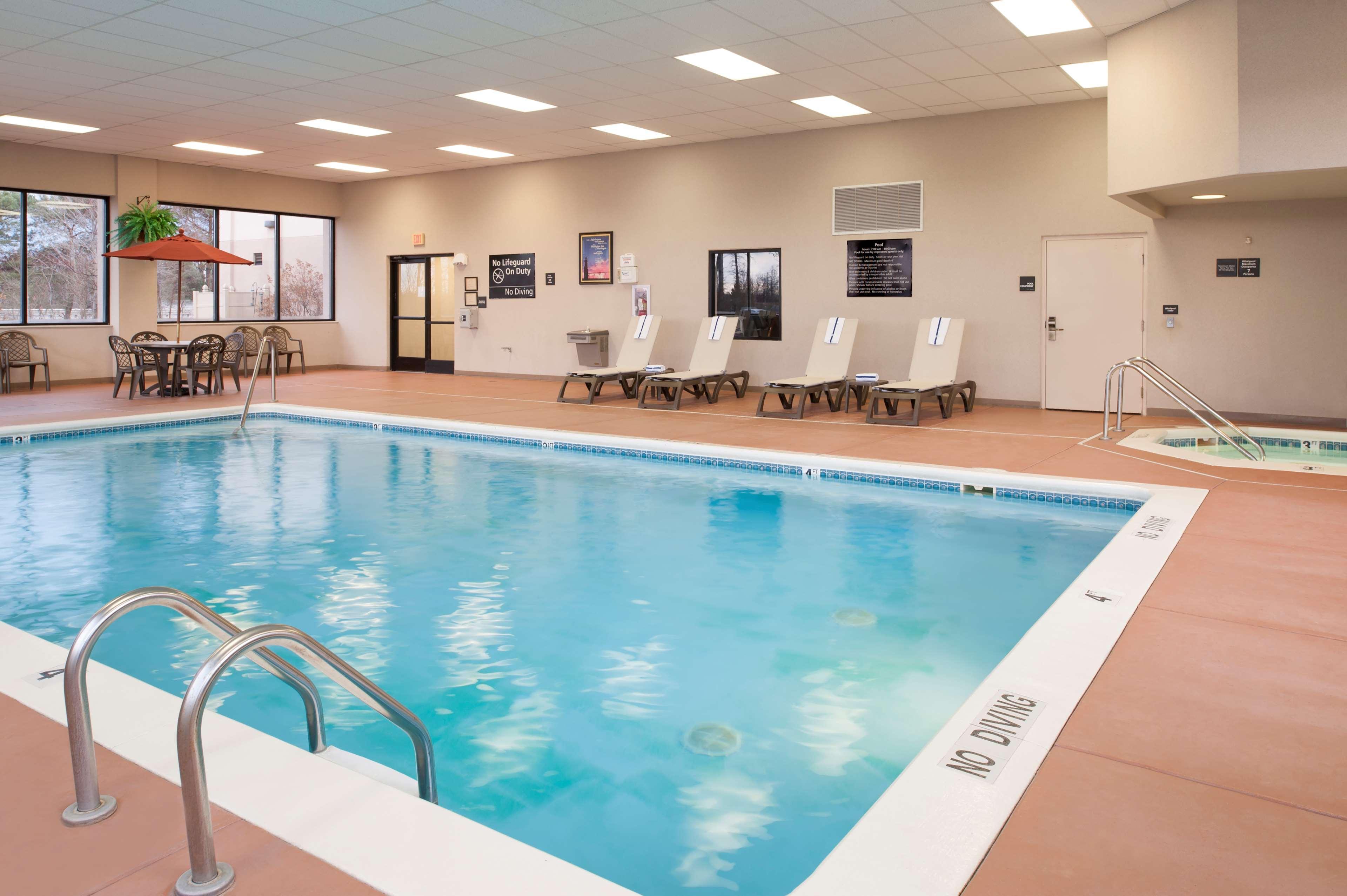 Vista Piscina Hampton Inn Muskegon