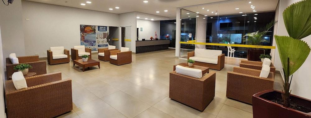 Vista Lobby Everest Flat Service - HotFérias