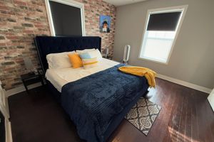 Arriendo temporal - Pet-Friendly Home with Fenced Yard : 5 Min to Downtown Indy : King Bed