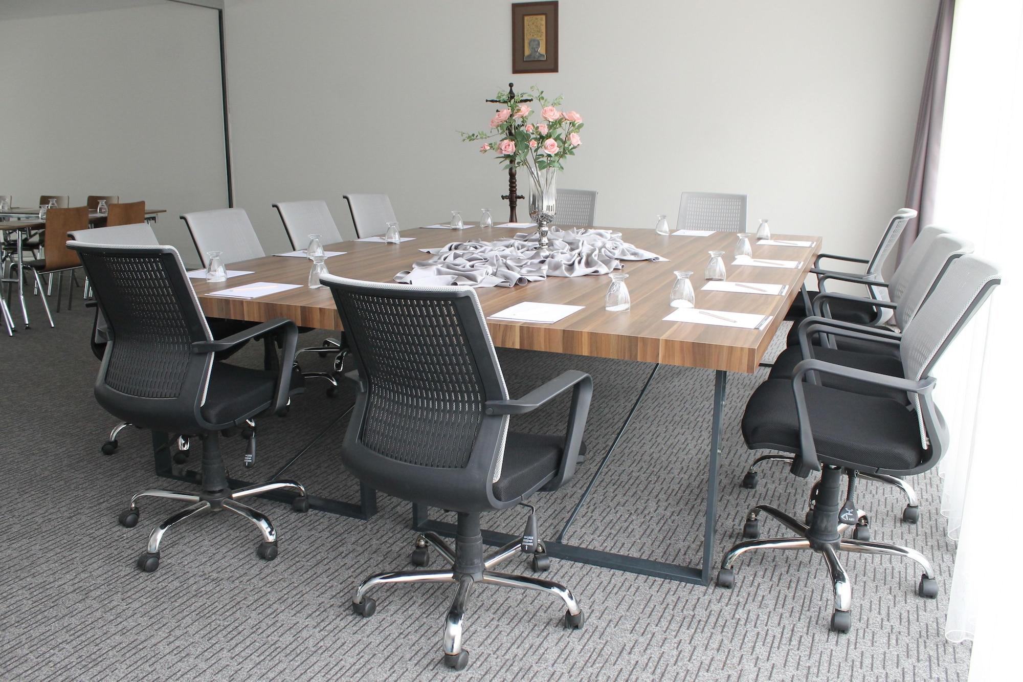 Sala de Reuniones Zeniva Hotel