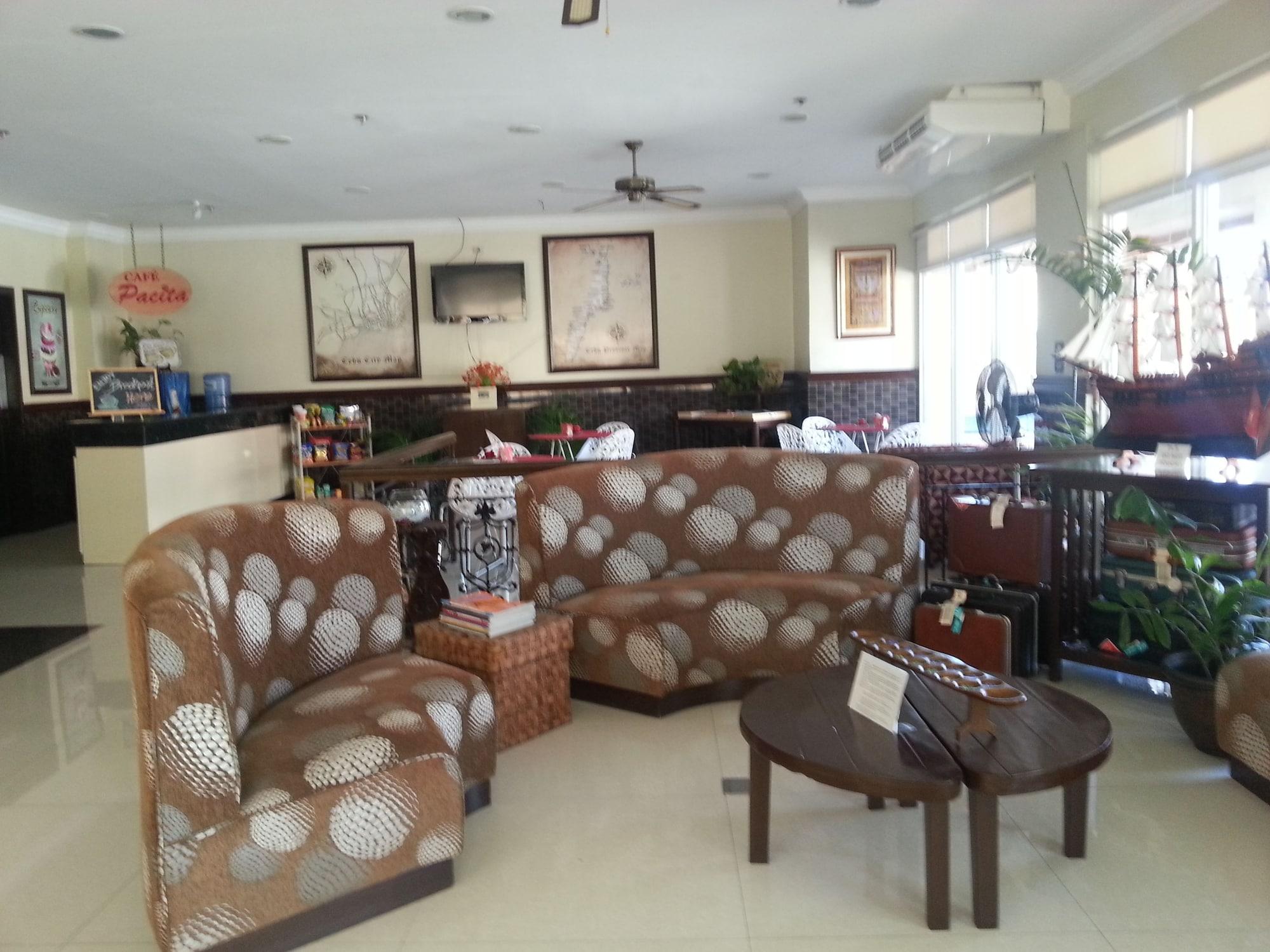 Vista Lobby Crown Port View Hotel